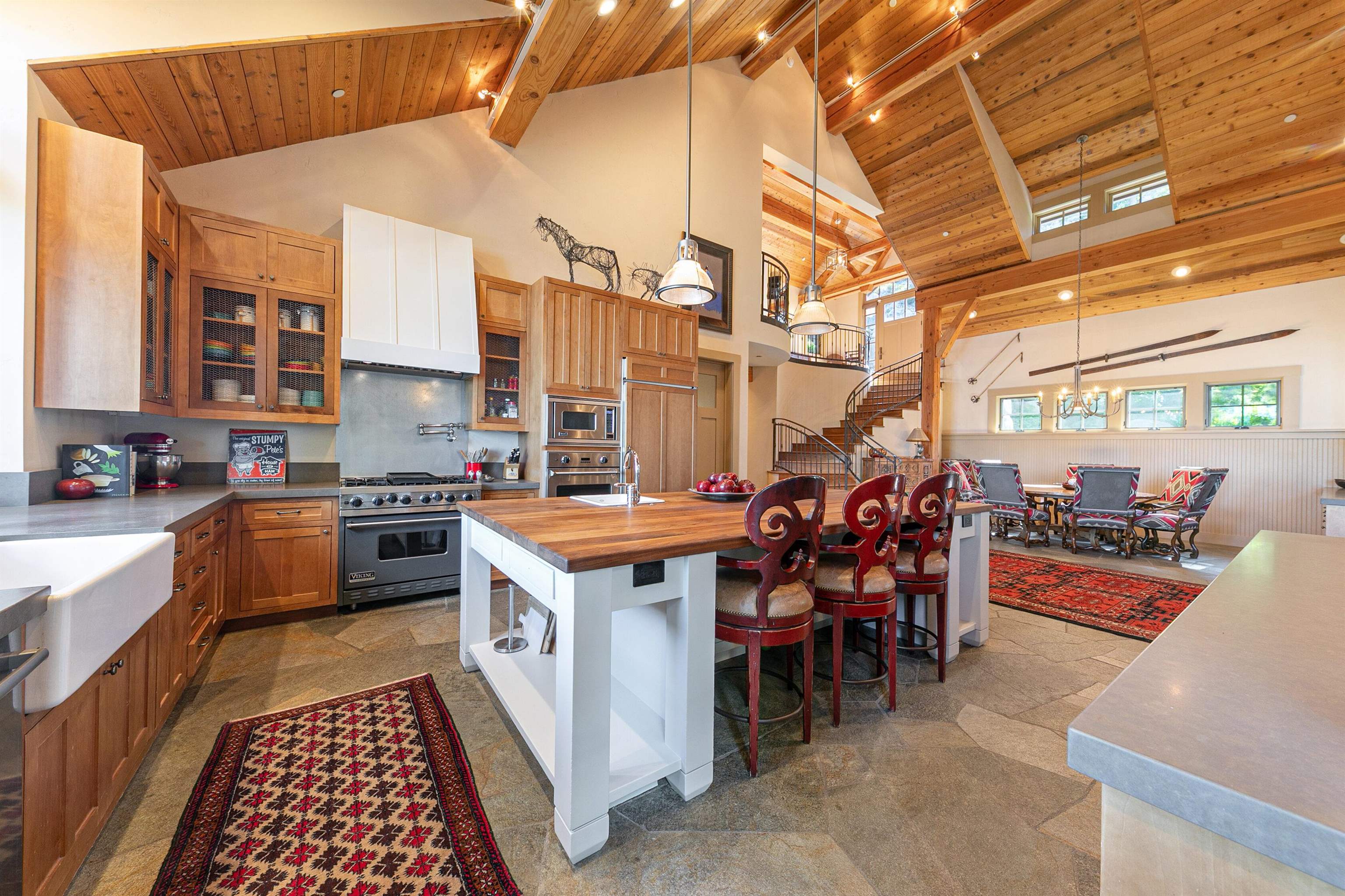 8747 Lakeside Drive