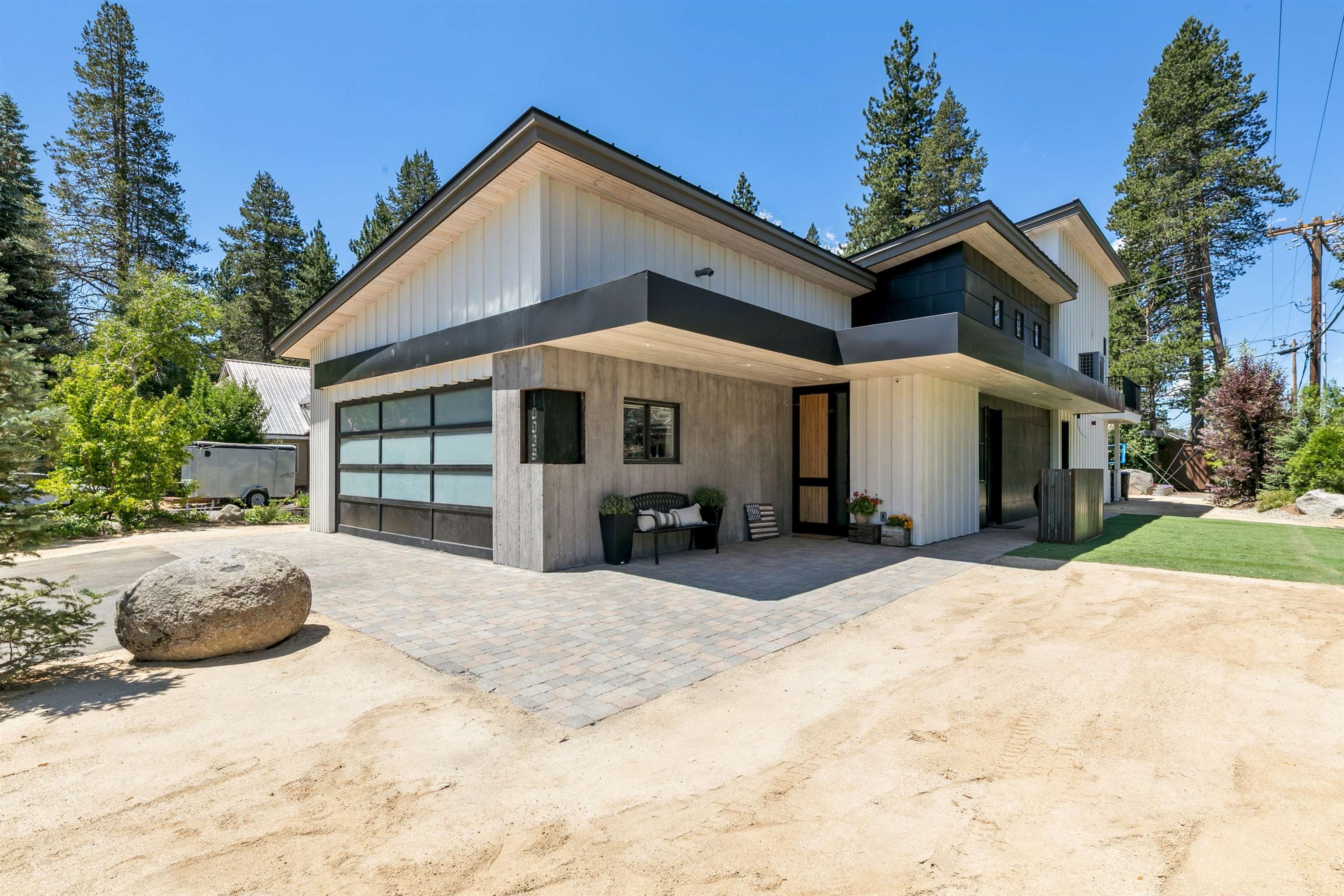 10038 Sierra Avenue