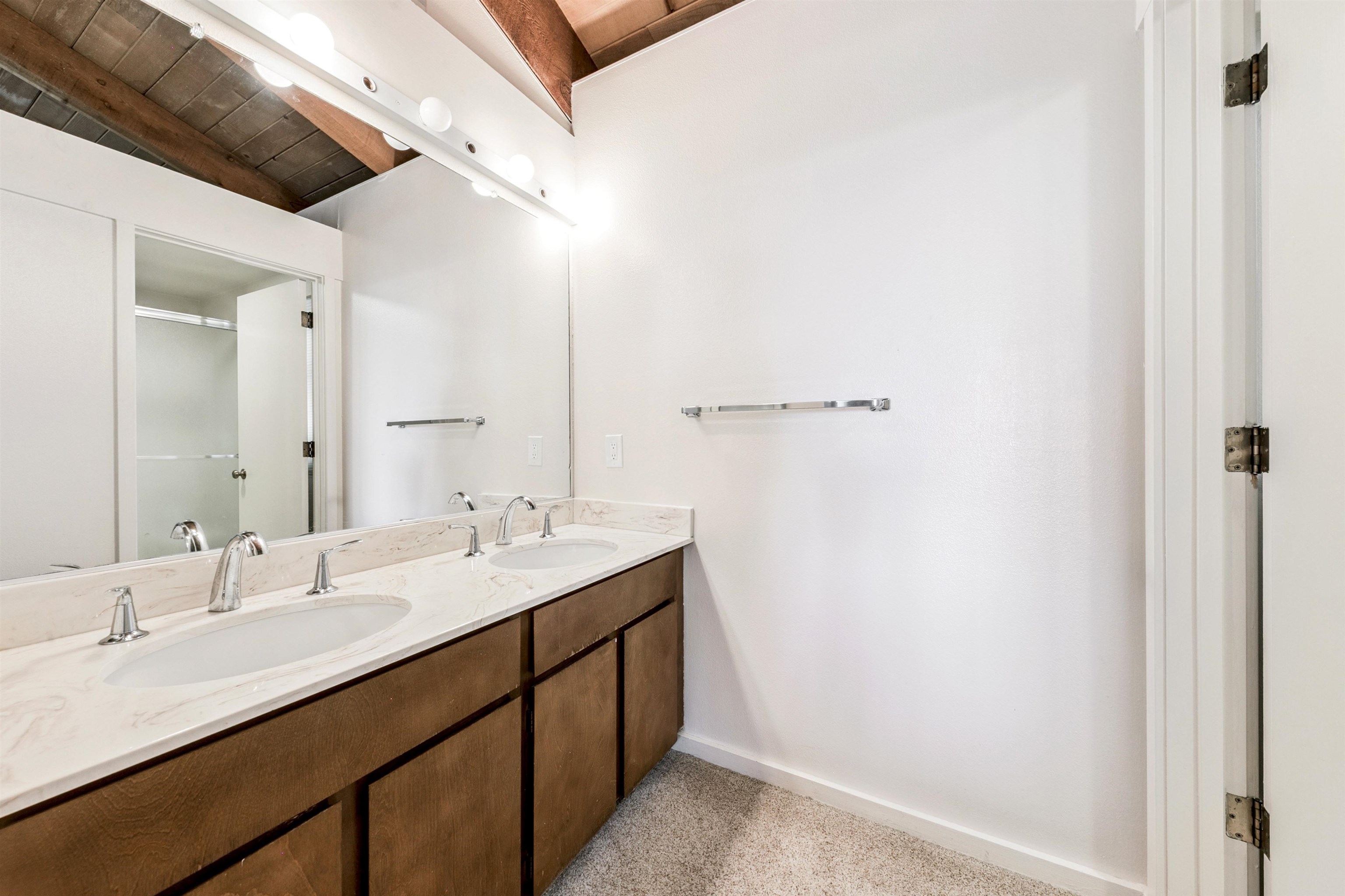 125 Lassen Drive Unit: 4