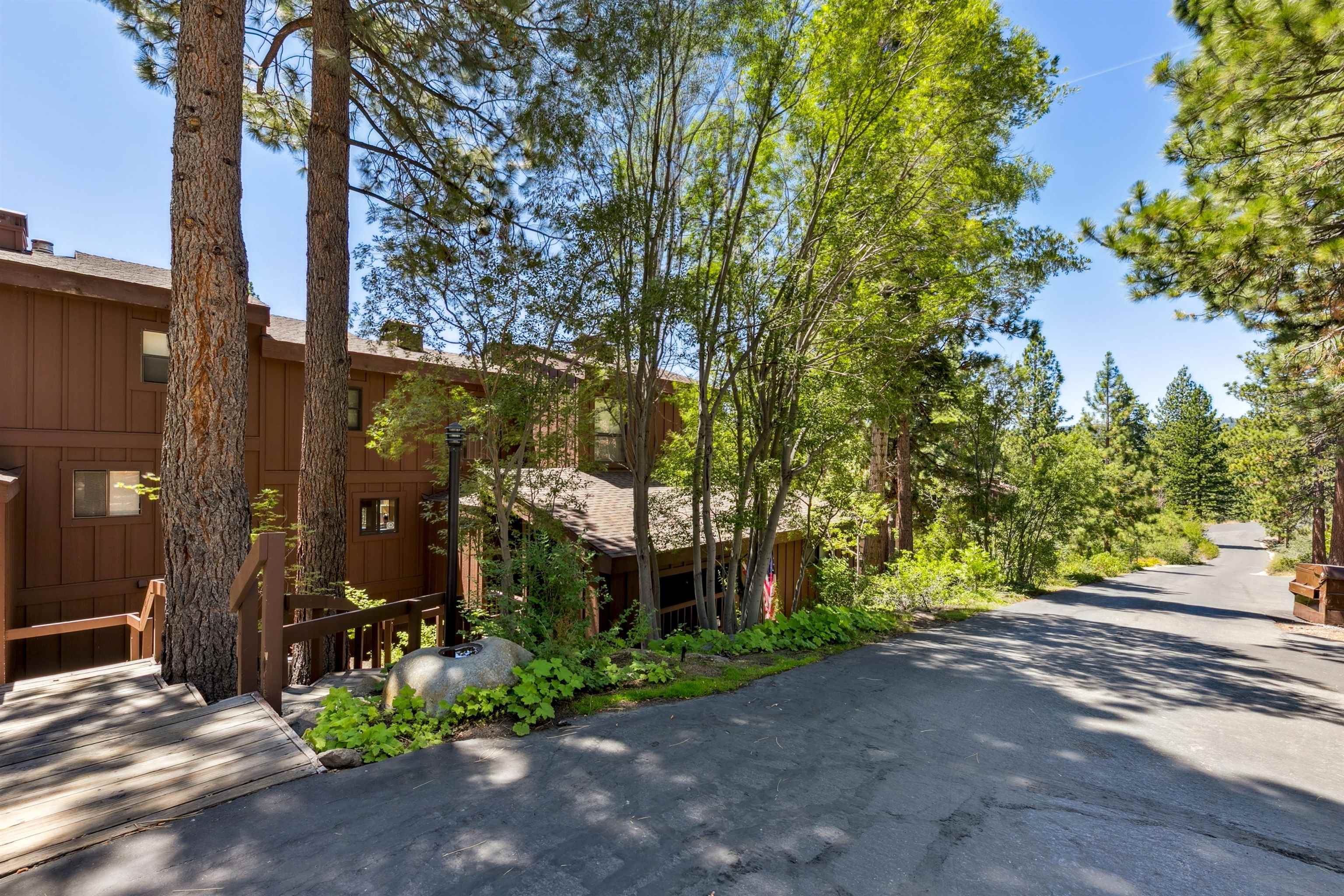 125 Lassen Drive Unit: 4