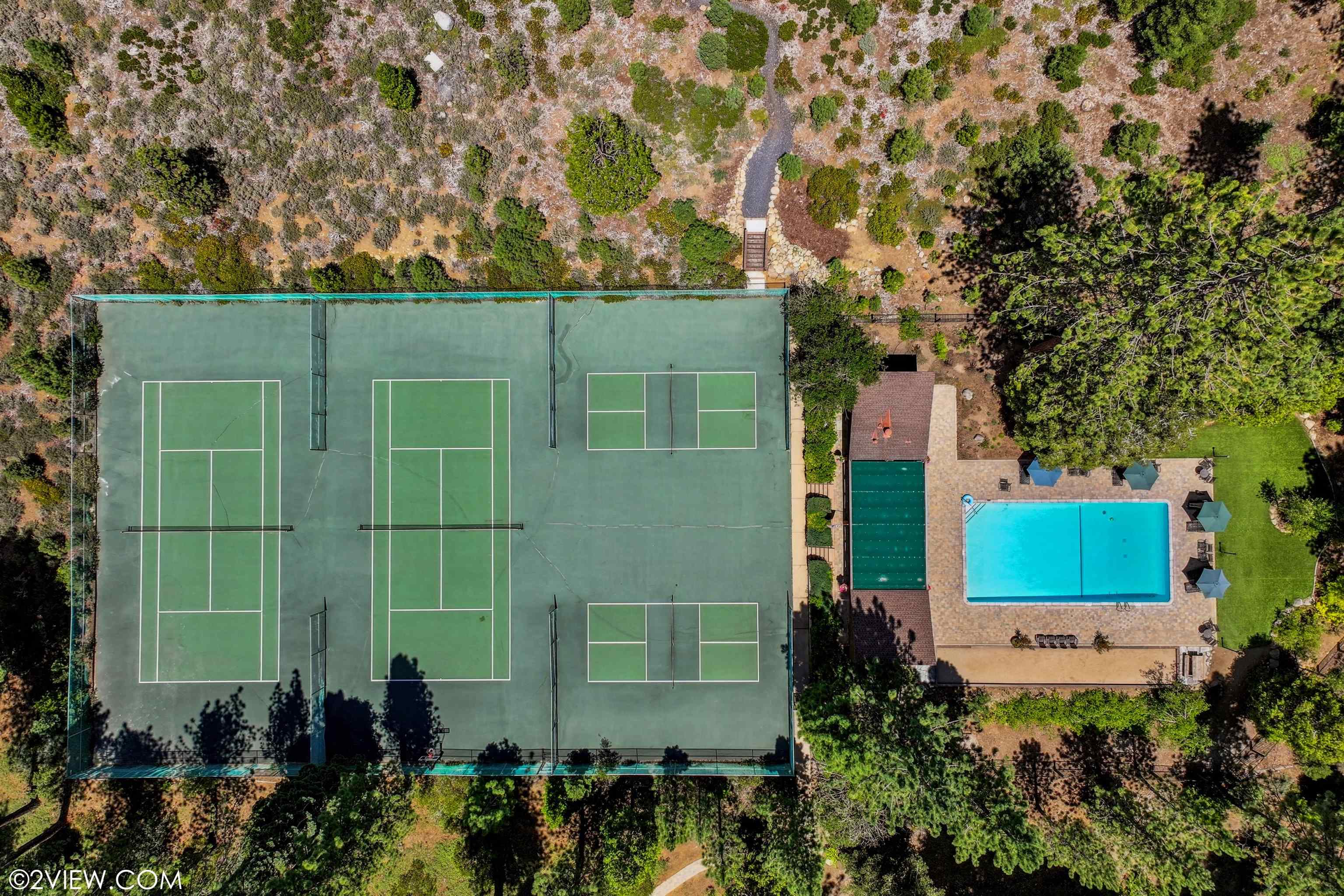125 Lassen Drive Unit: 4