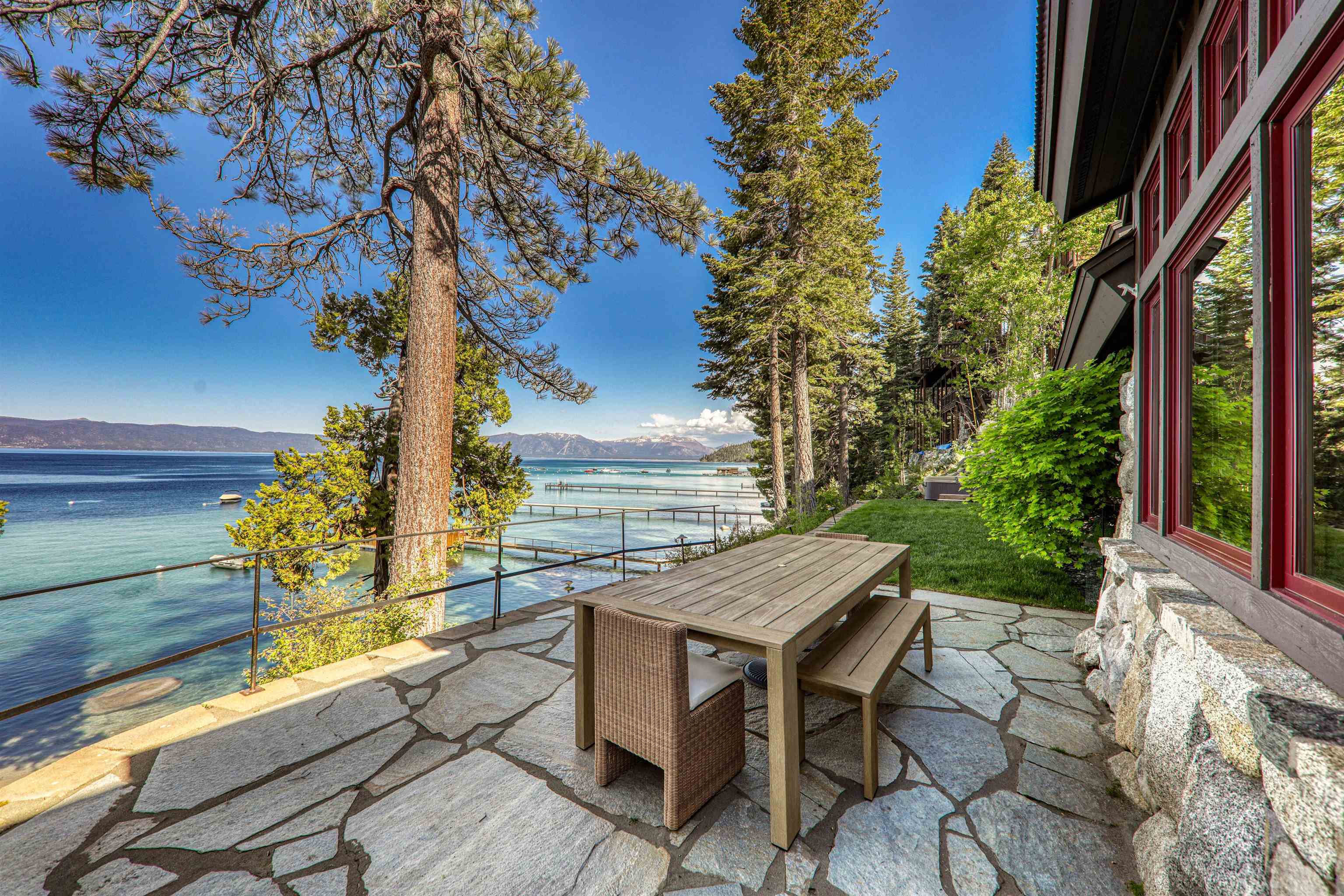 8747 Lakeside Drive