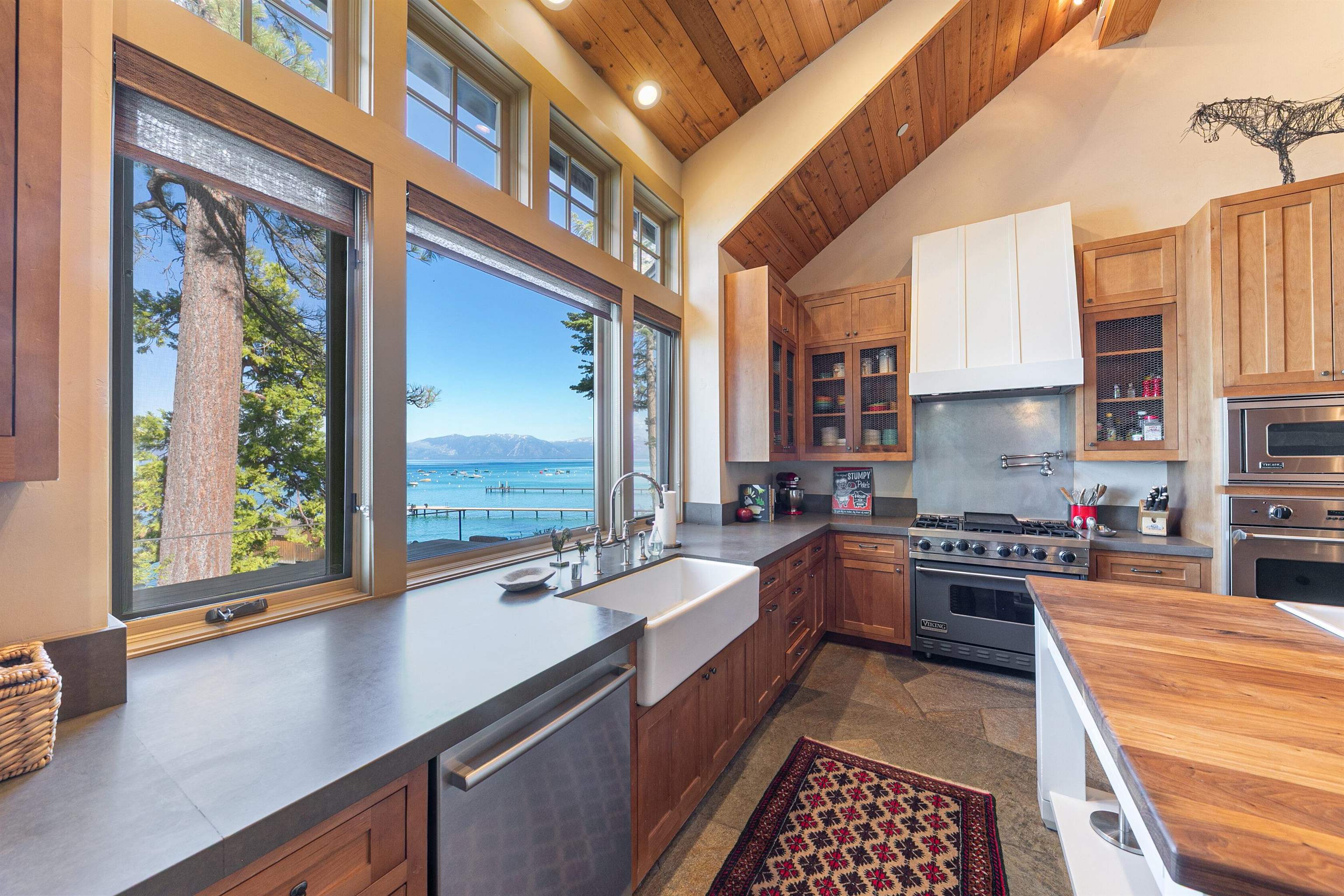 8747 Lakeside Drive