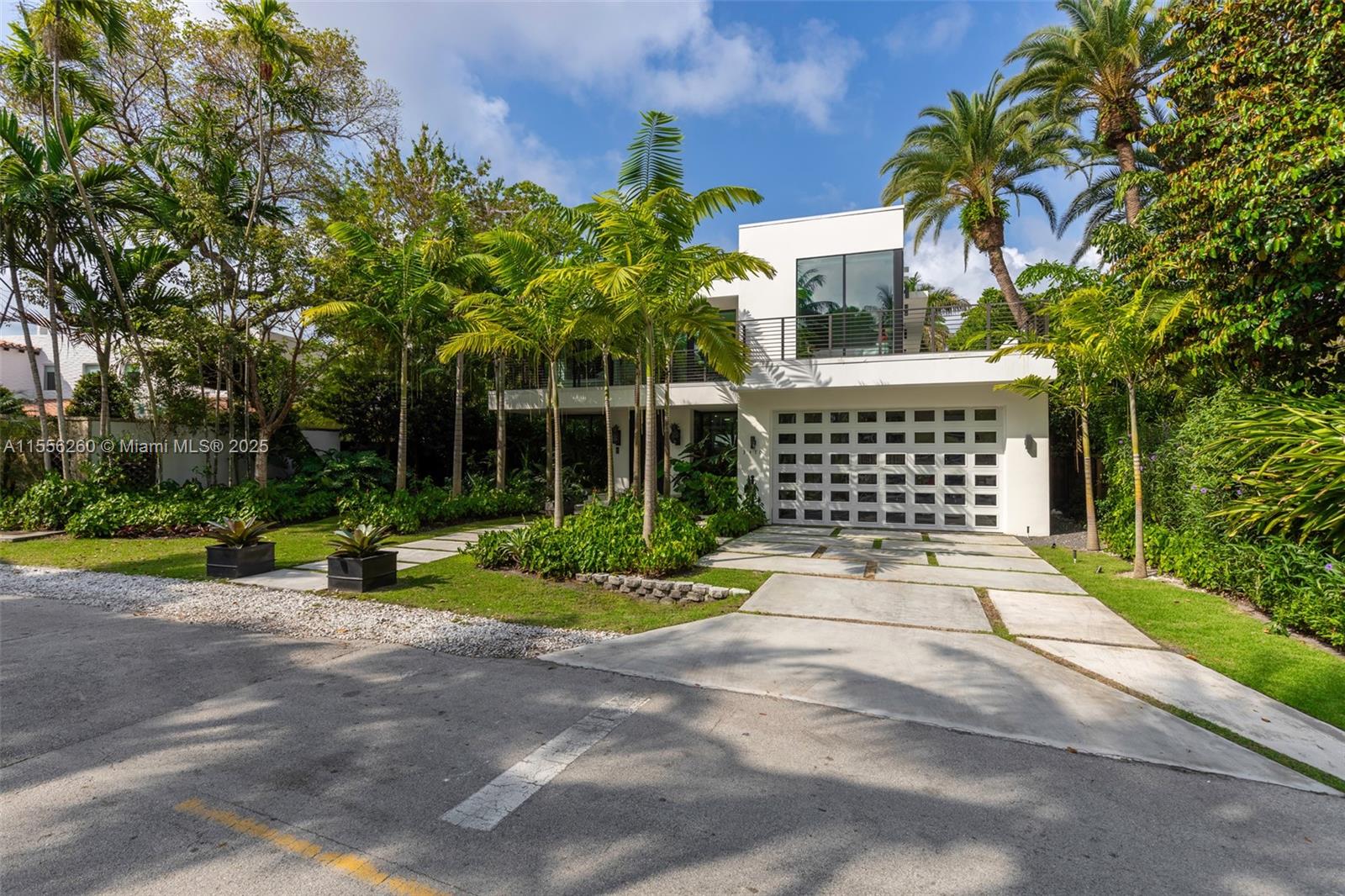 3470 Poinciana Ave