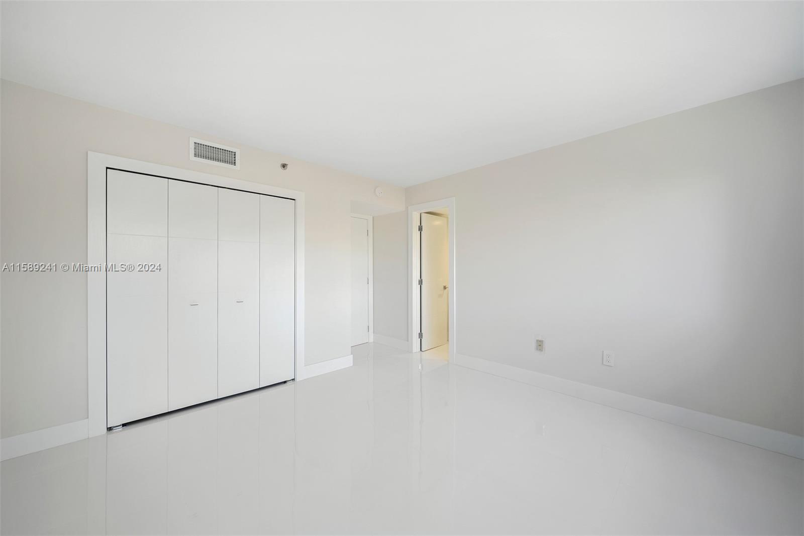 650 Ocean Dr # 4C