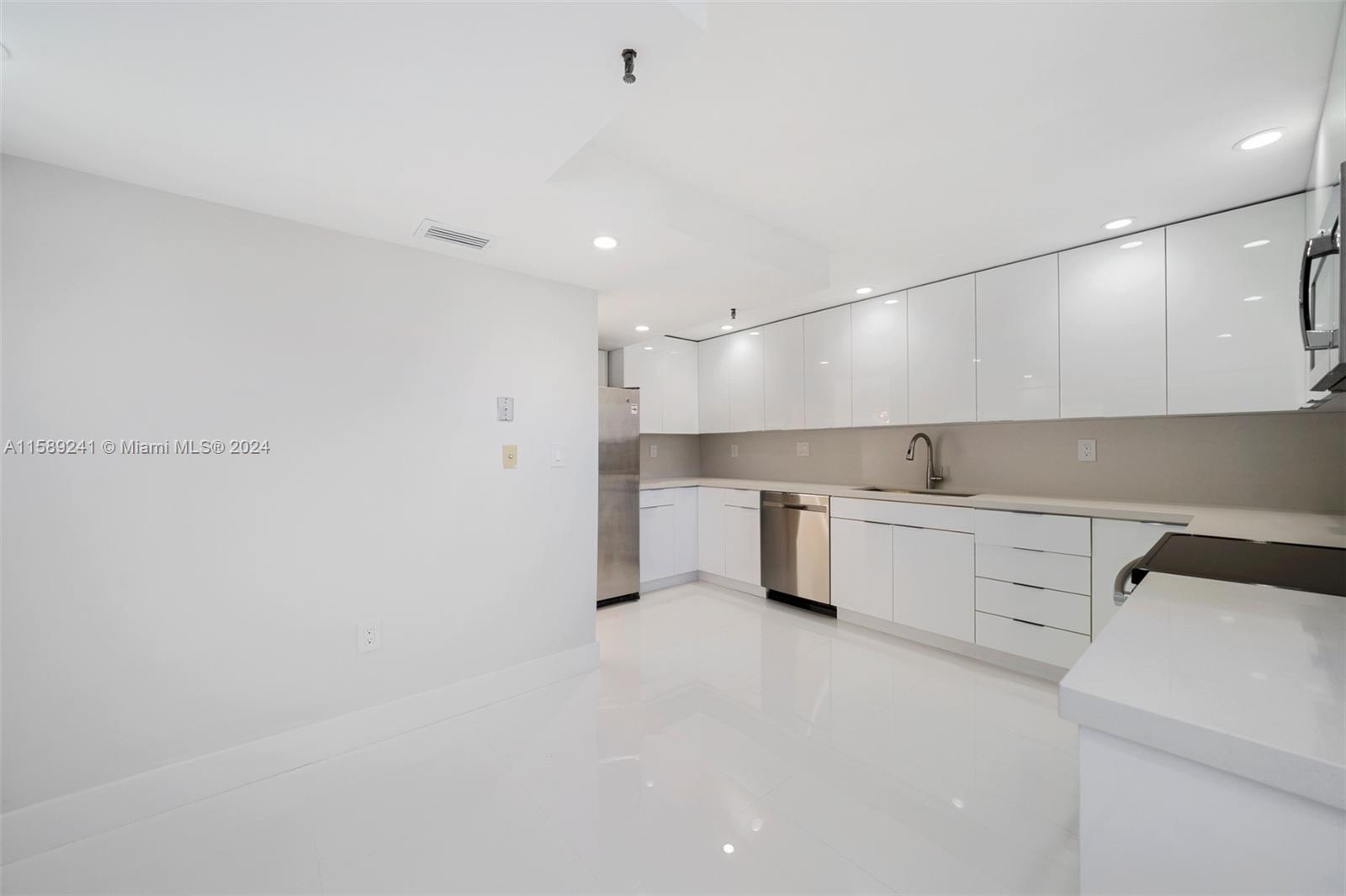 650 Ocean Dr # 4C