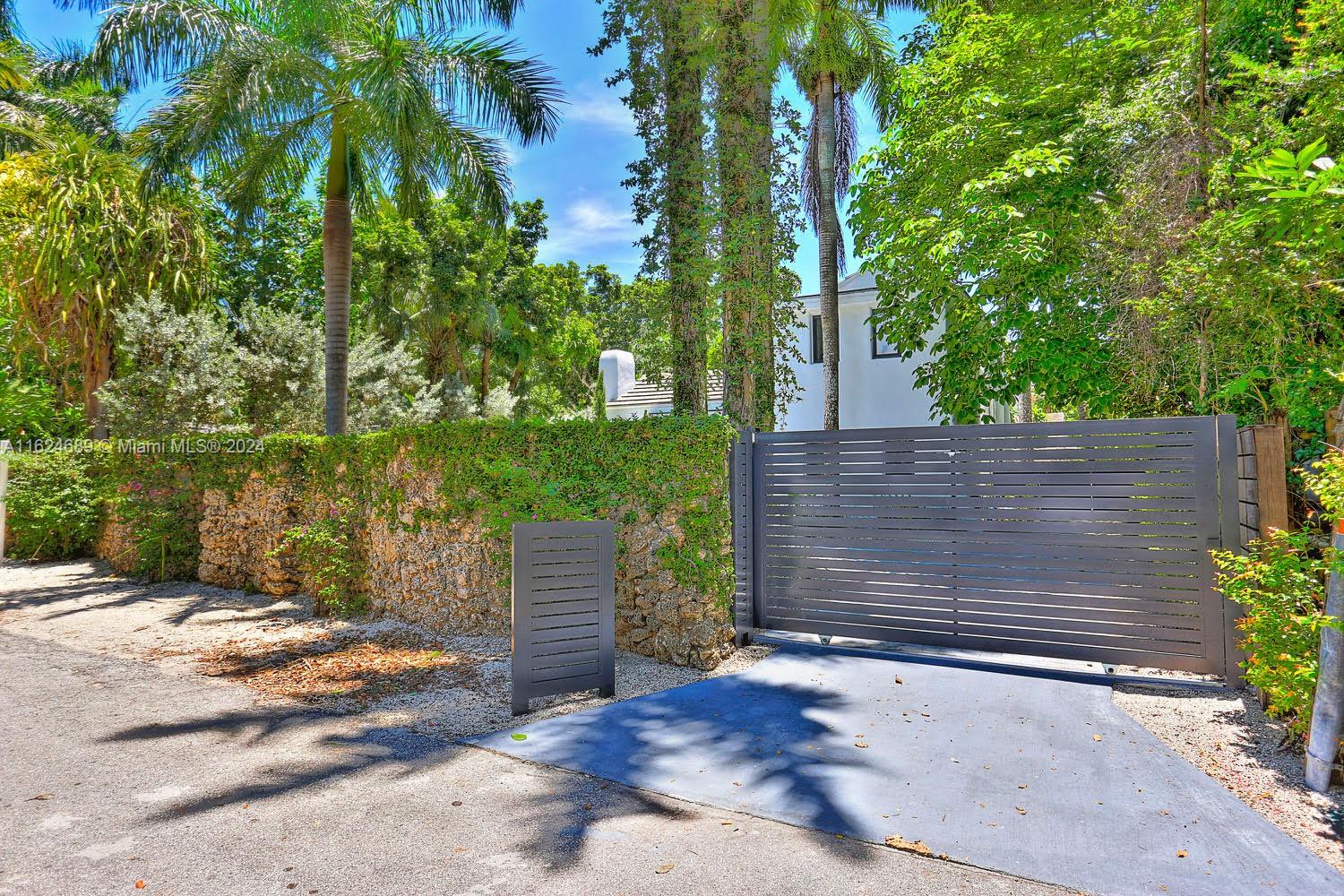 3573 Linden Ln
