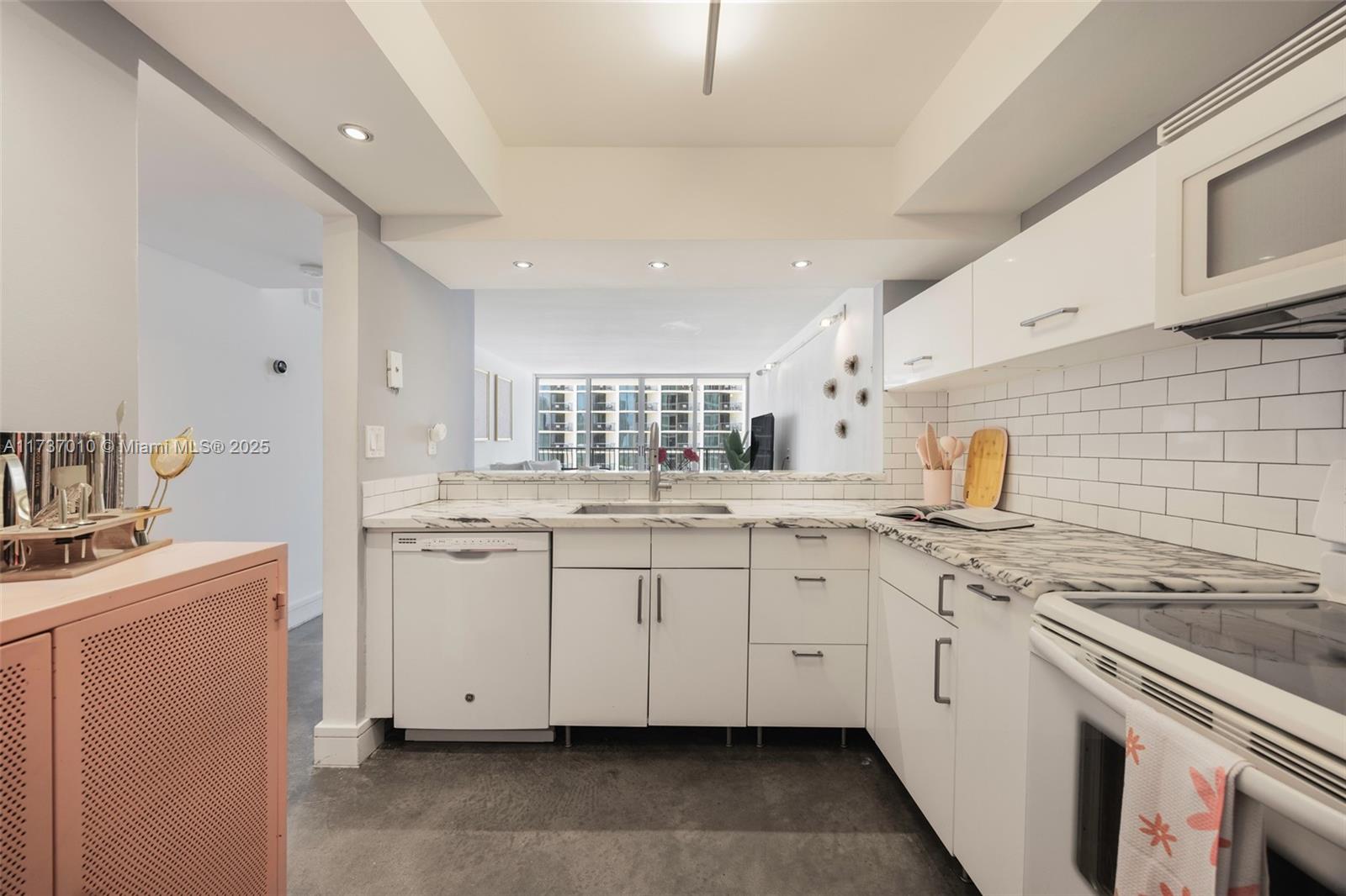 555 NE 15th St # 20G