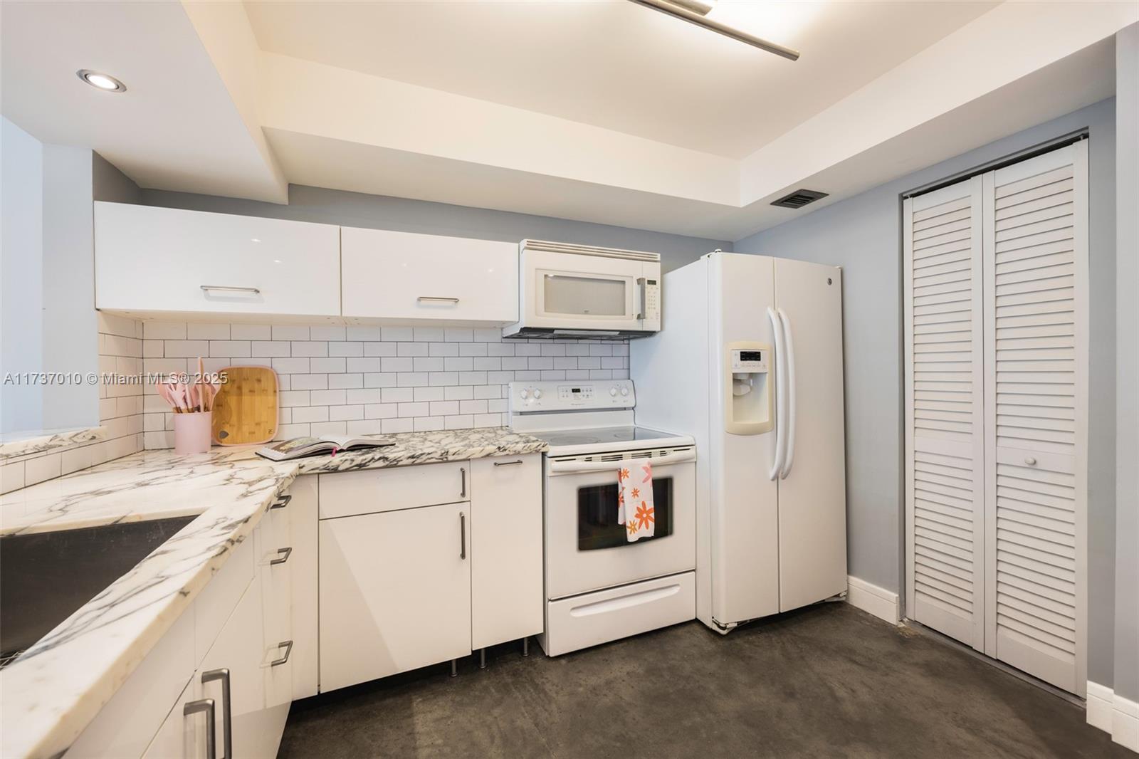 555 NE 15th St # 20G
