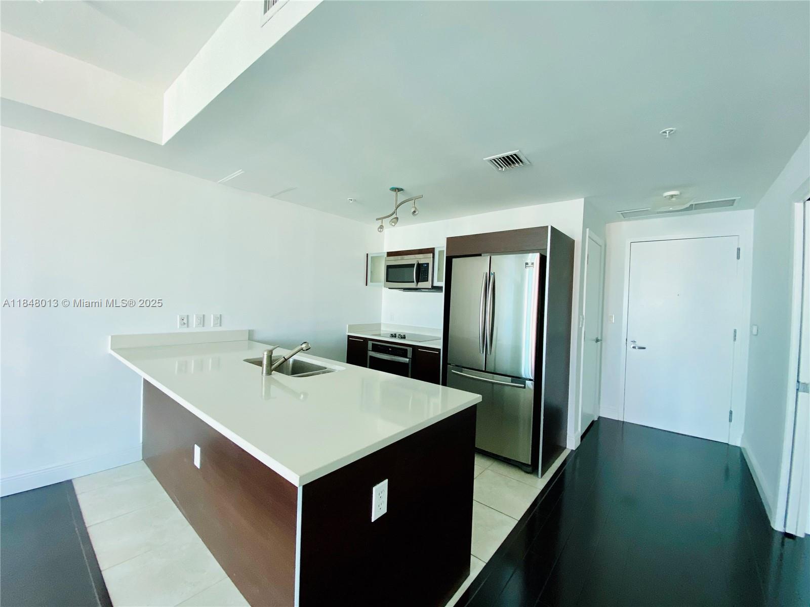 1900 N Bayshore Dr # 4708
