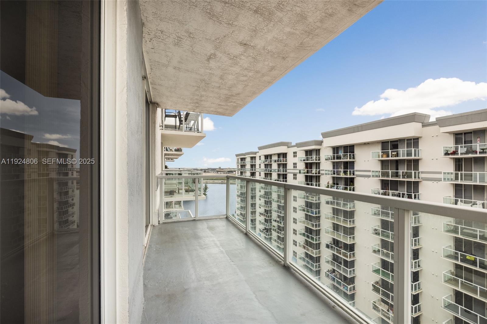 5085 NW 7th St Unit: PH12