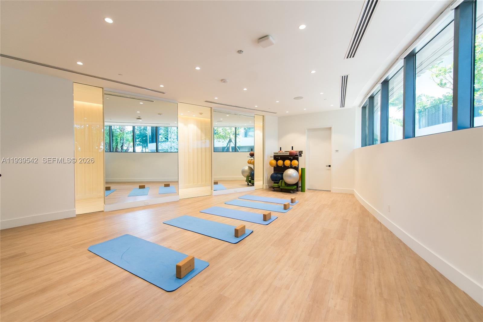 2821 S Bayshore Dr # 19B