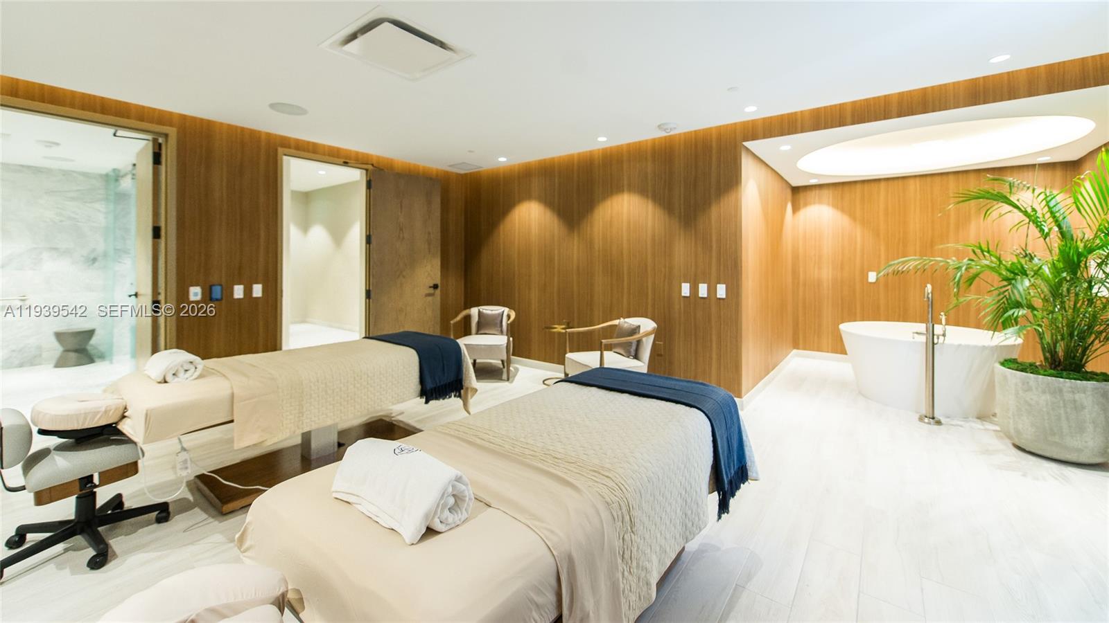 2821 S Bayshore Dr # 19B