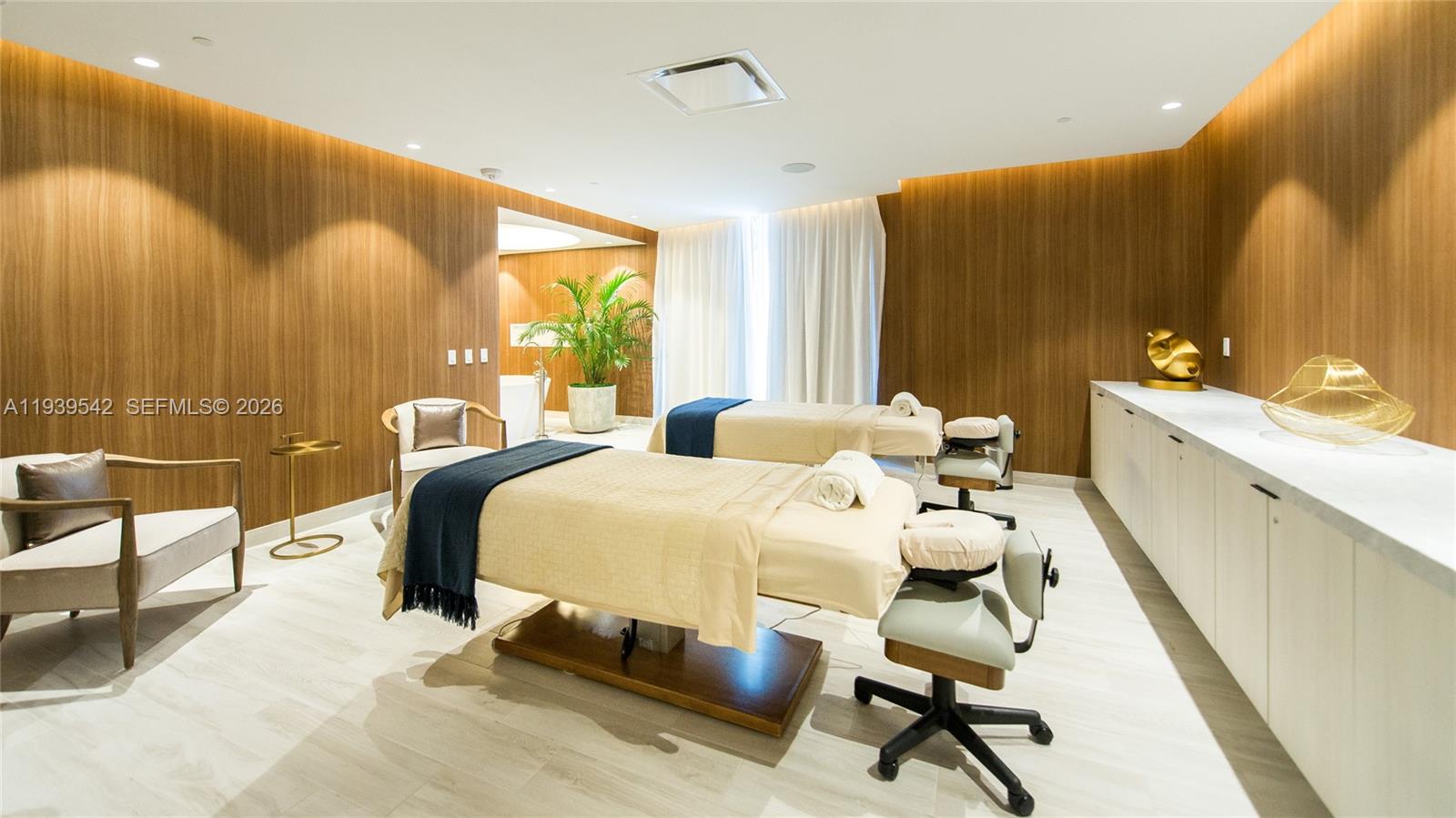 2821 S Bayshore Dr # 19B