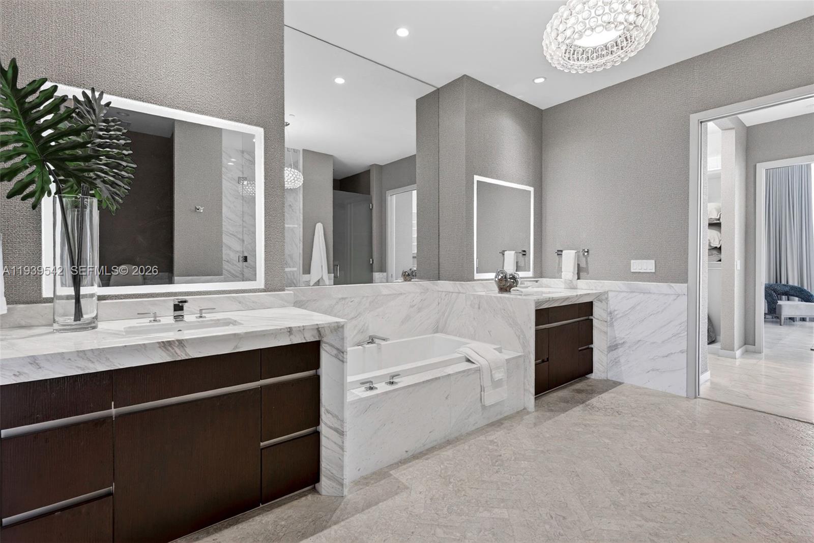 2821 S Bayshore Dr # 19B