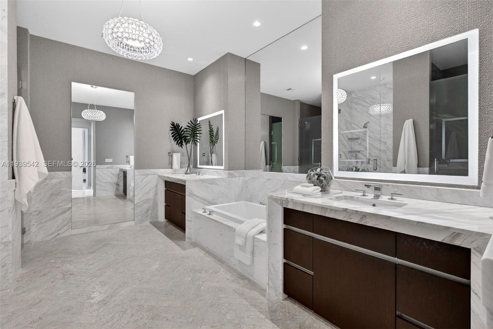 2821 S Bayshore Dr # 19B