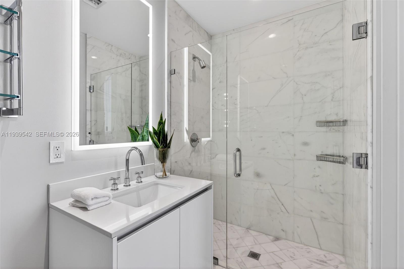 2821 S Bayshore Dr # 19B