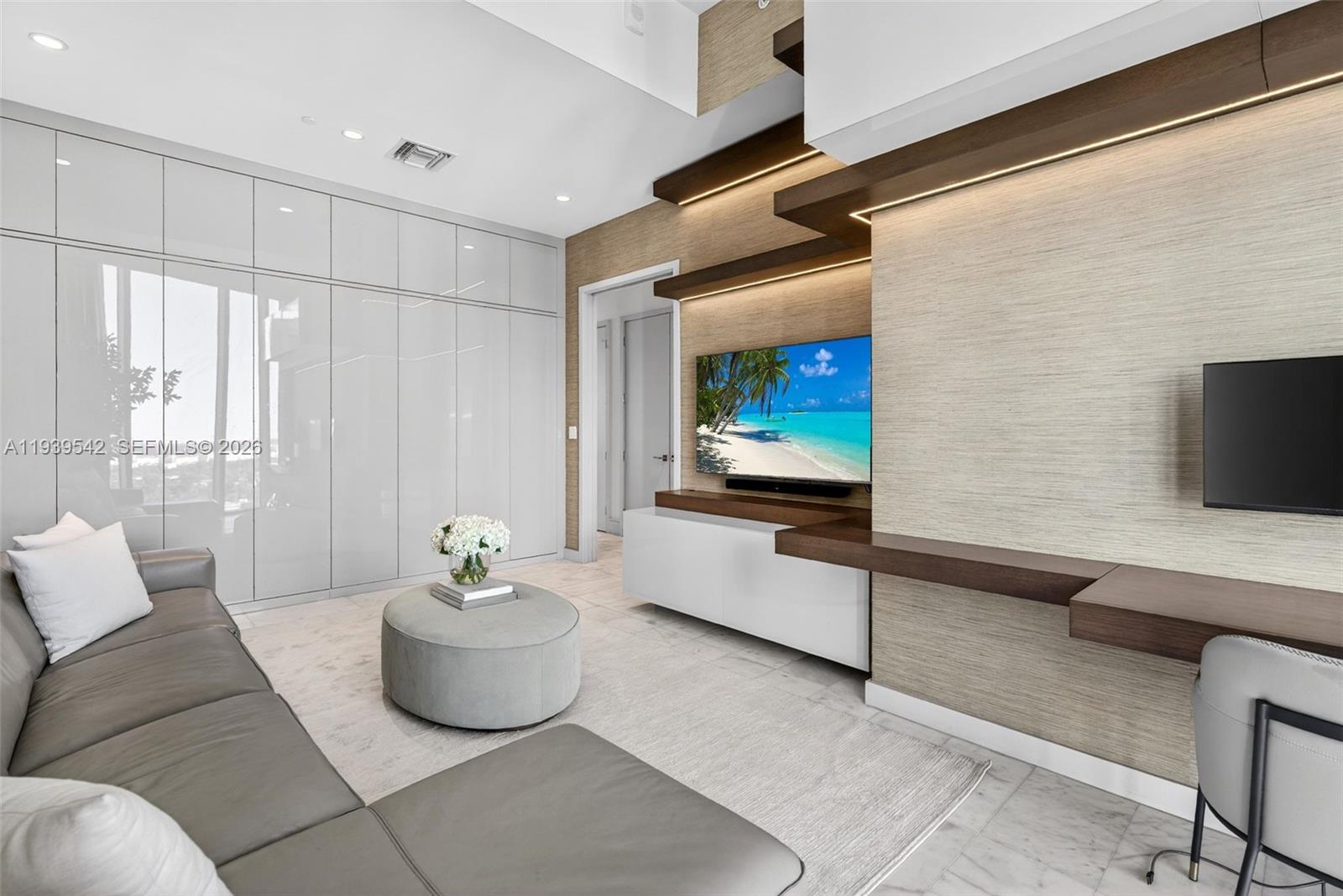 2821 S Bayshore Dr # 19B