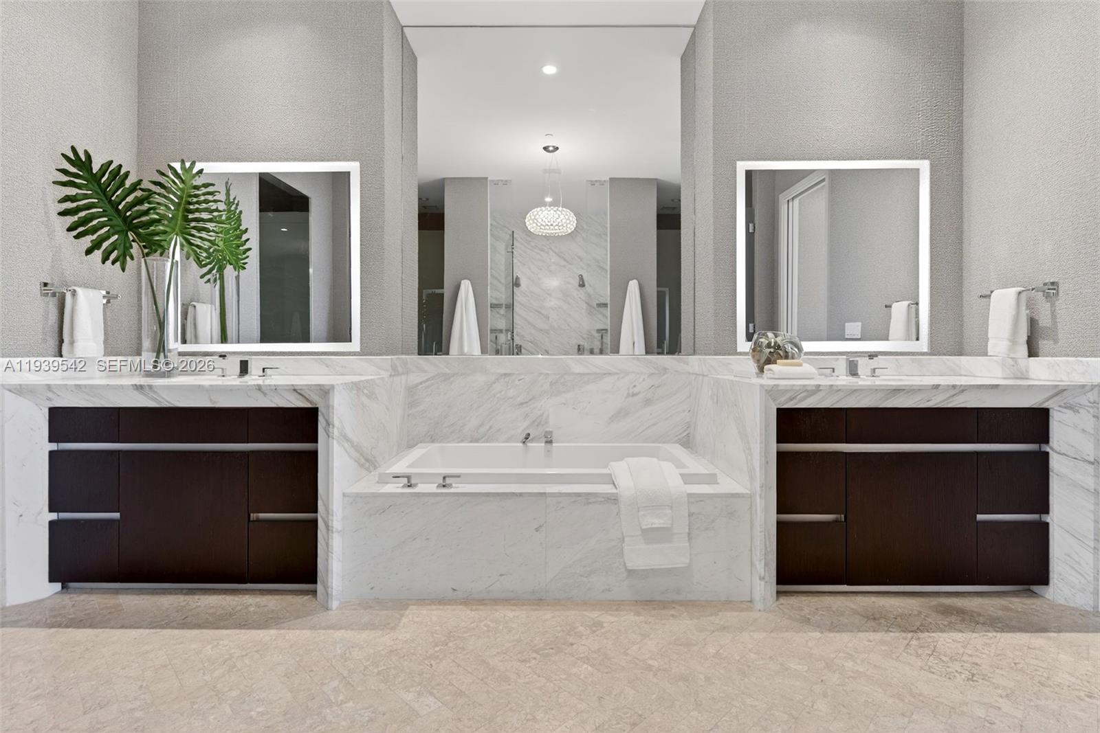 2821 S Bayshore Dr # 19B