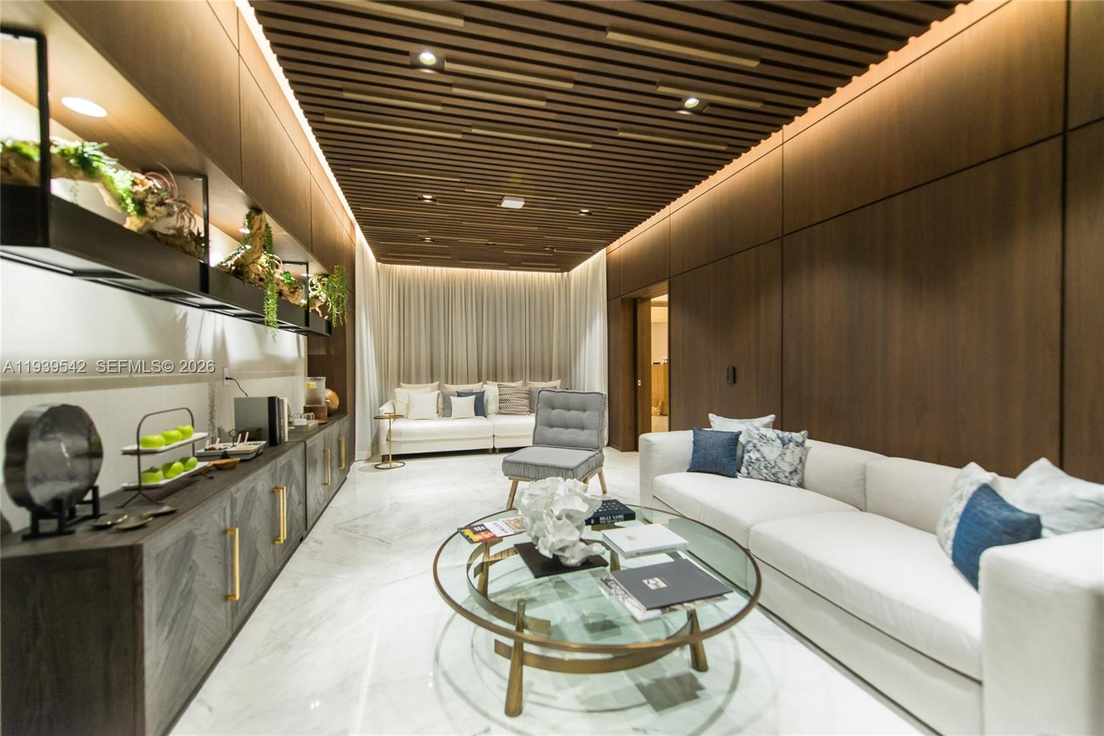 2821 S Bayshore Dr # 19B