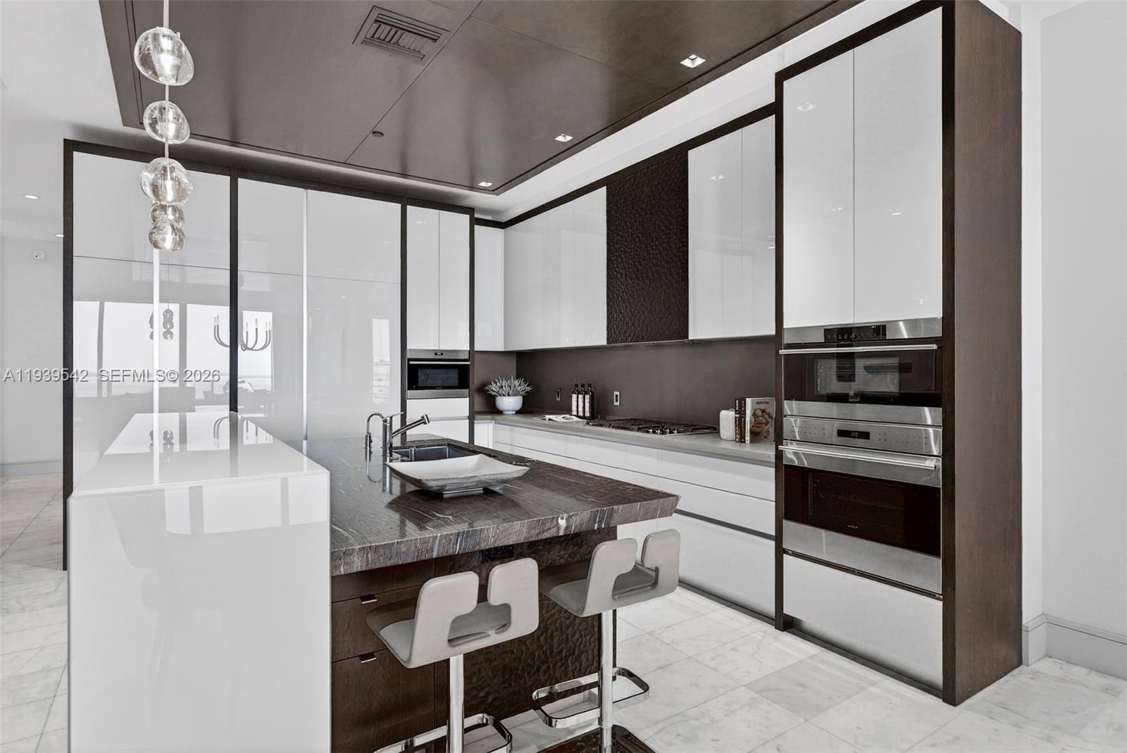 2821 S Bayshore Dr # 19B