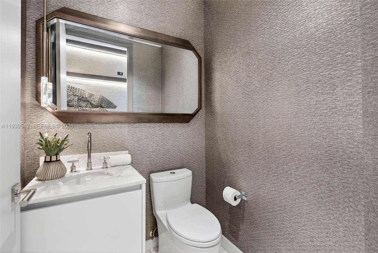 2821 S Bayshore Dr # 19B