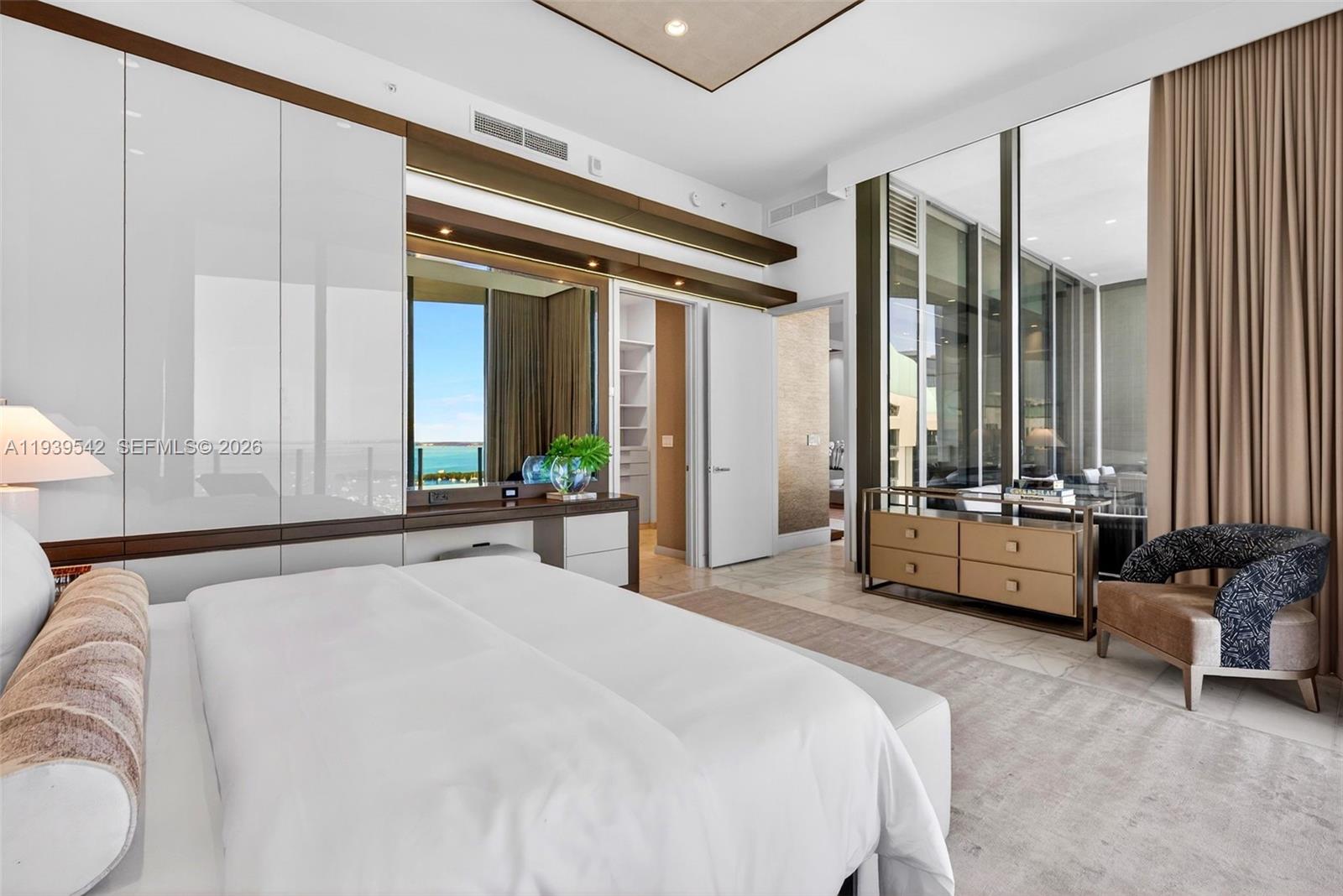 2821 S Bayshore Dr # 19B