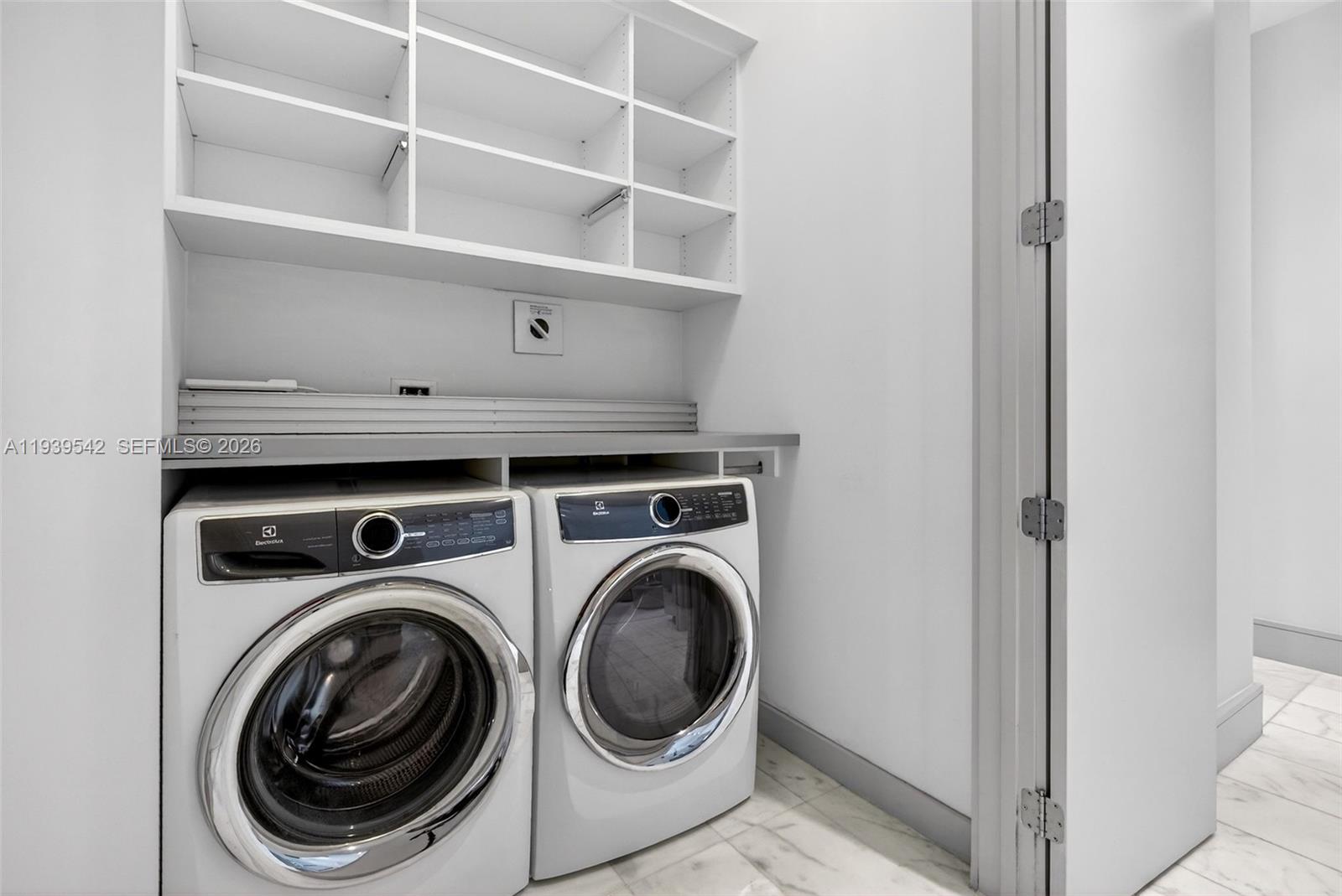 2821 S Bayshore Dr # 19B