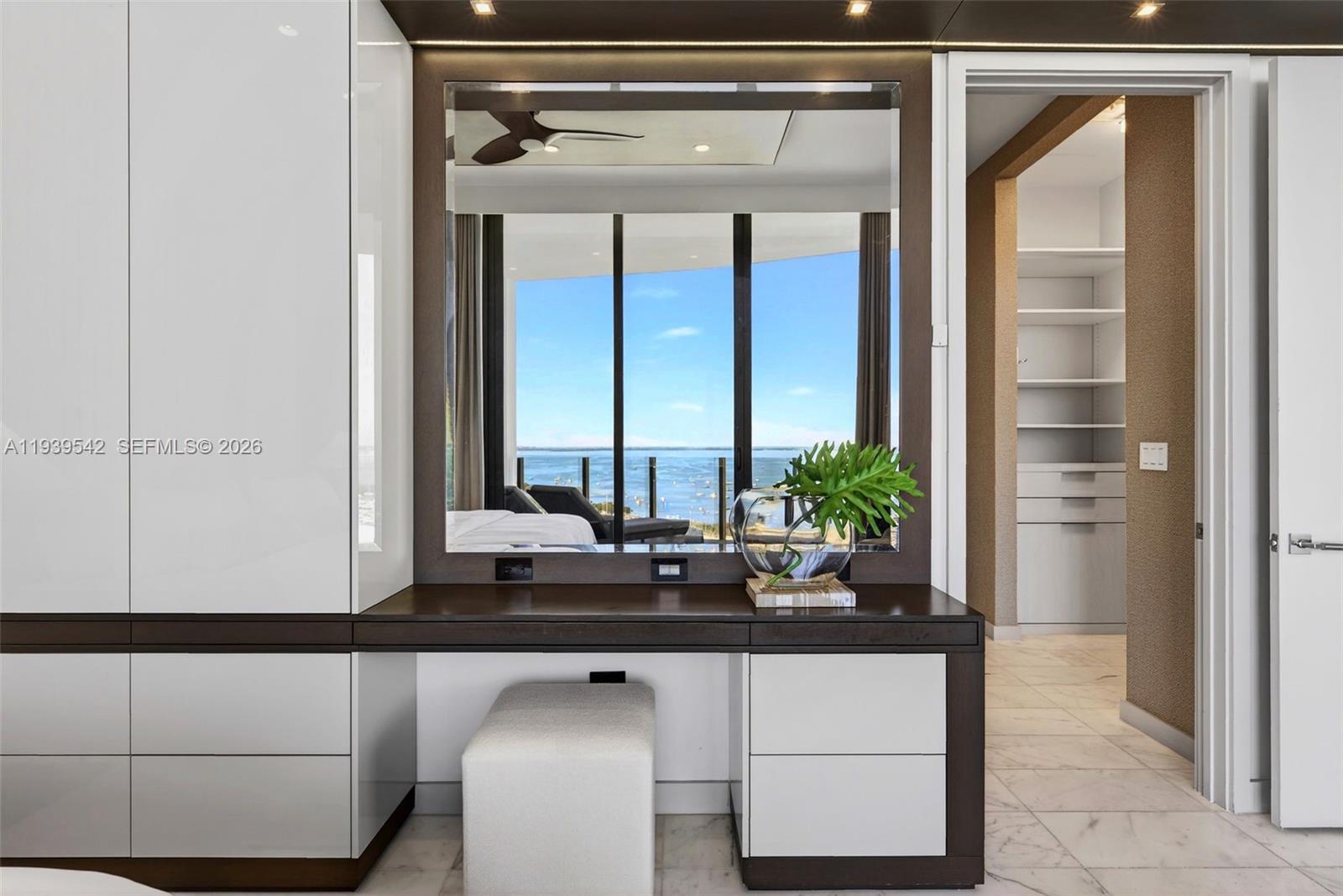 2821 S Bayshore Dr # 19B