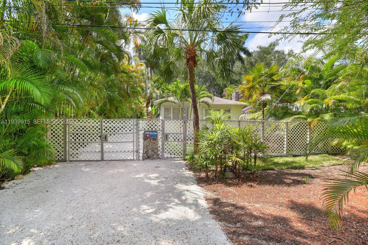 3660 Poinciana Ave