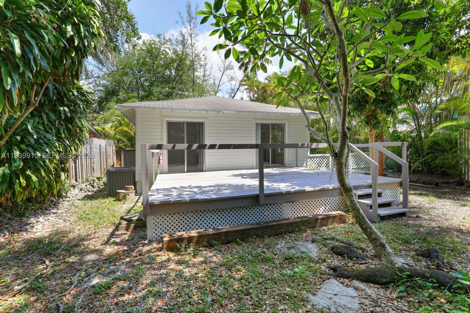 3660 Poinciana Ave
