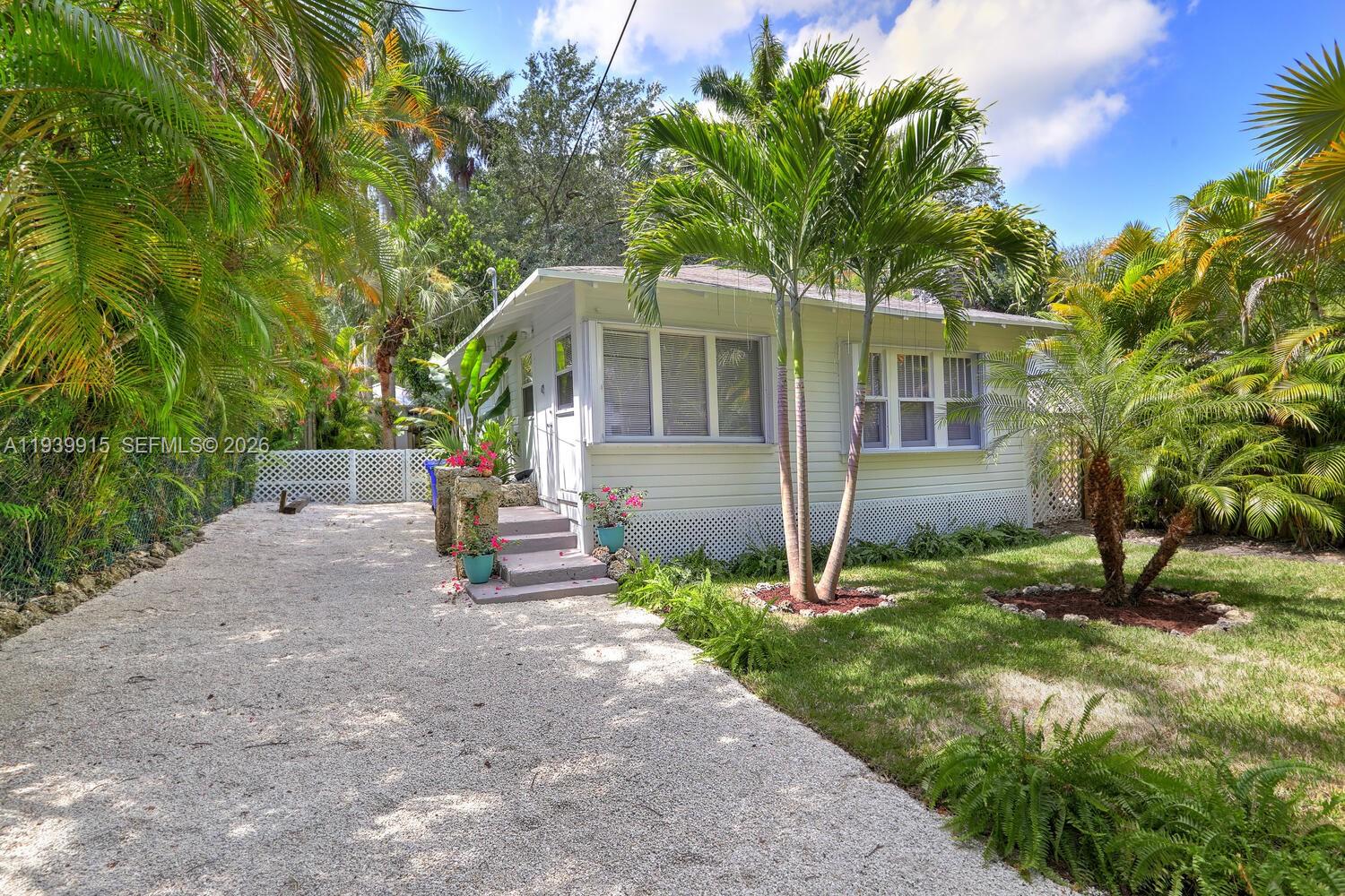 3660 Poinciana Ave