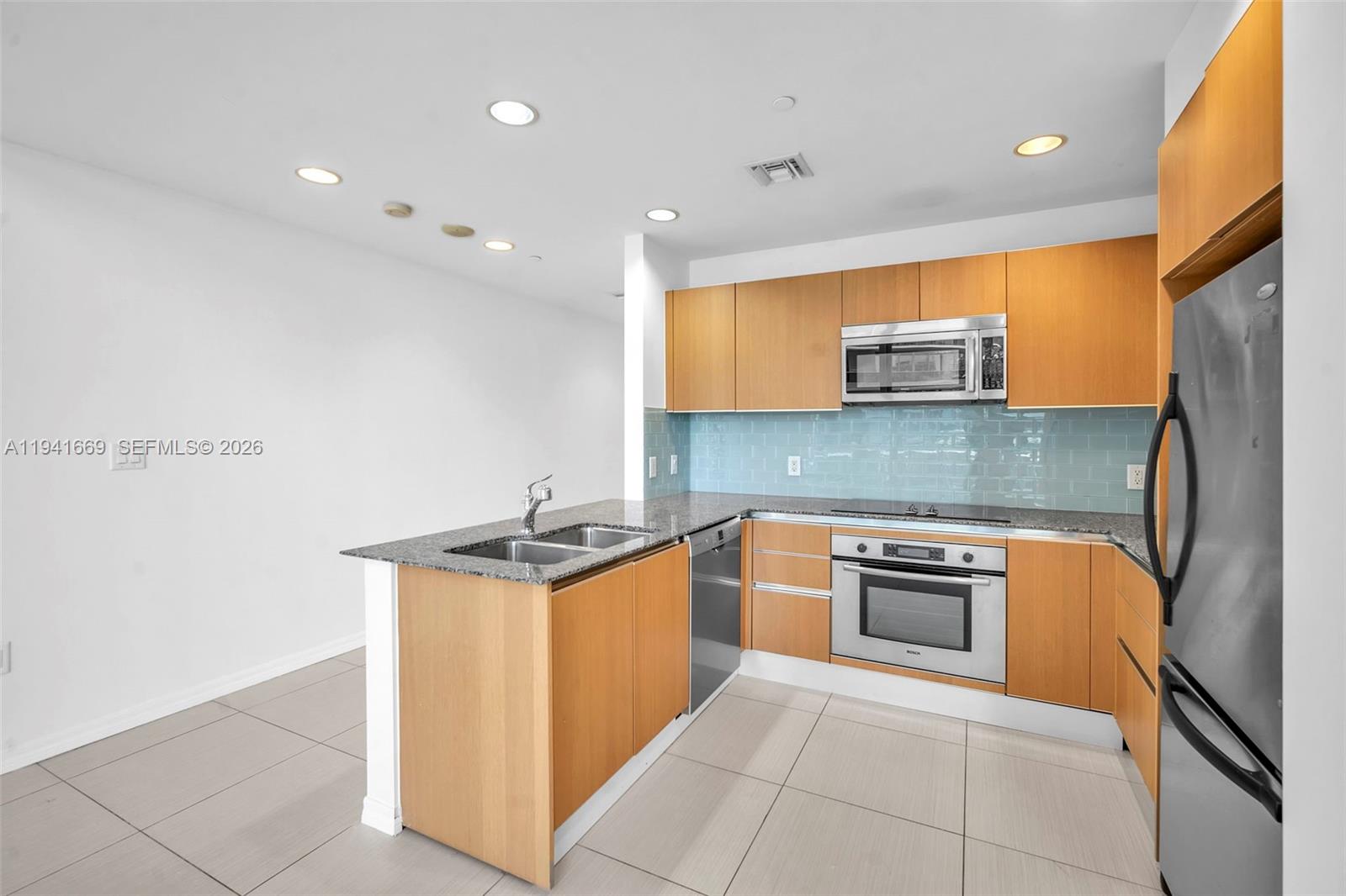 1050 Brickell Ave # 2418