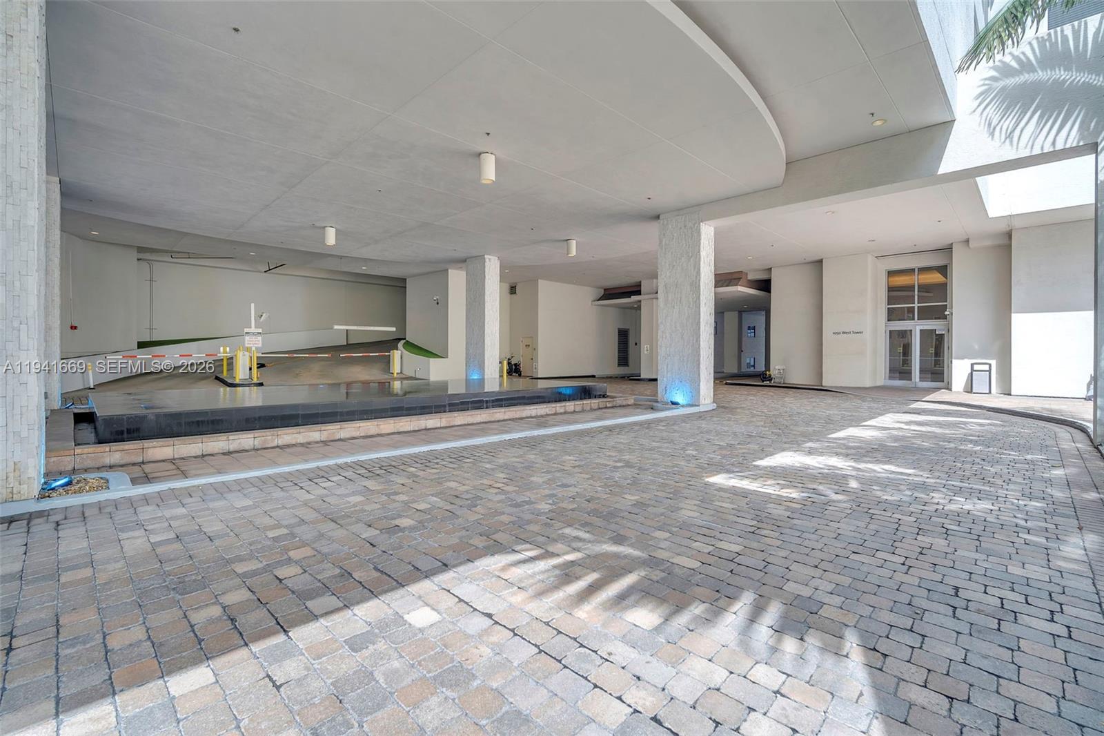 1050 Brickell Ave # 2418