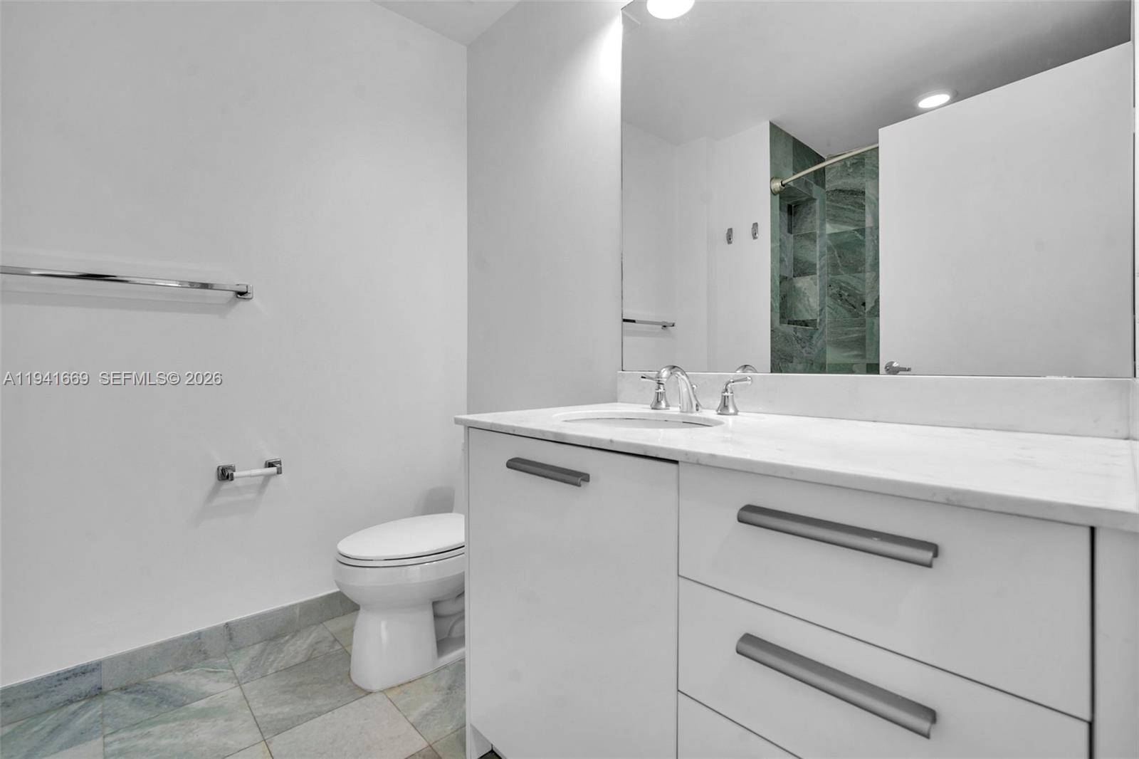 1050 Brickell Ave # 2418
