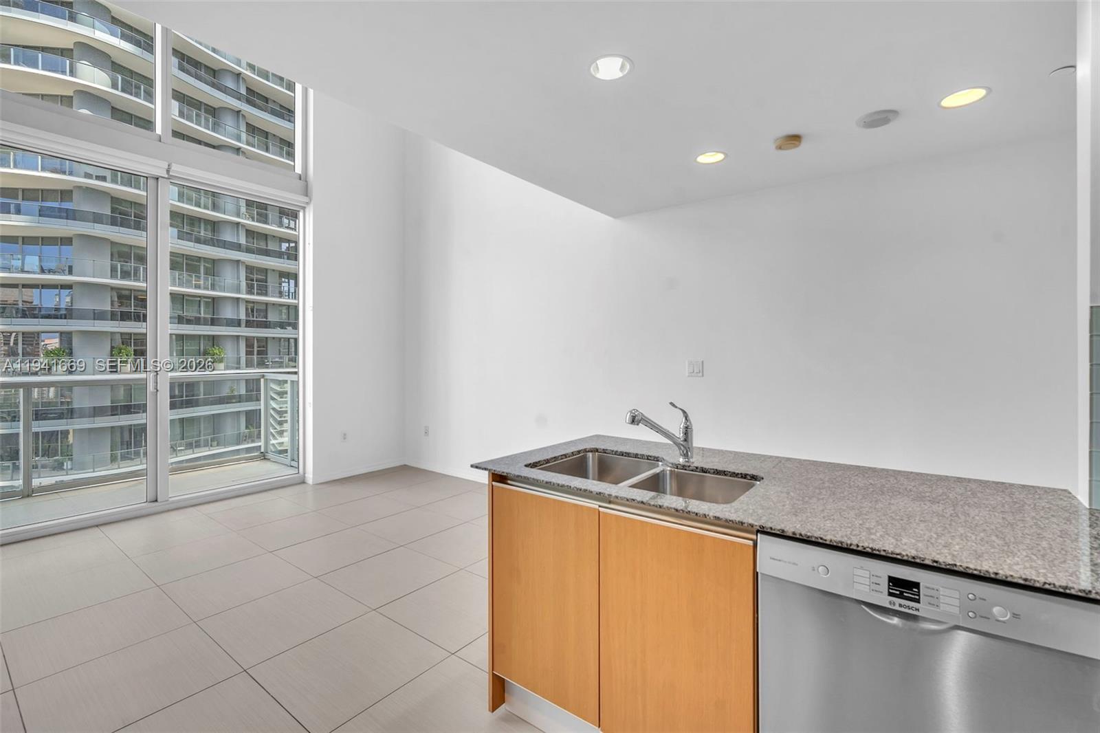 1050 Brickell Ave # 2418