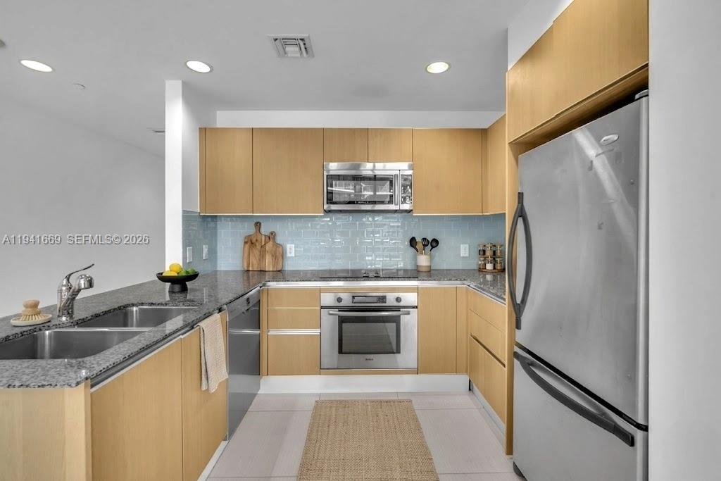 1050 Brickell Ave # 2418