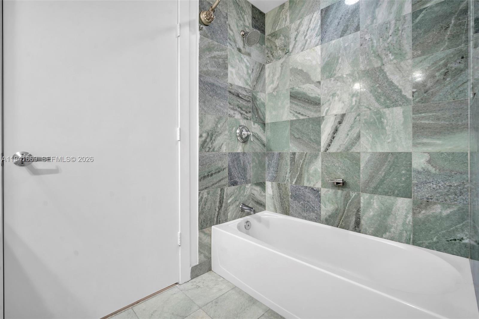 1050 Brickell Ave # 2418