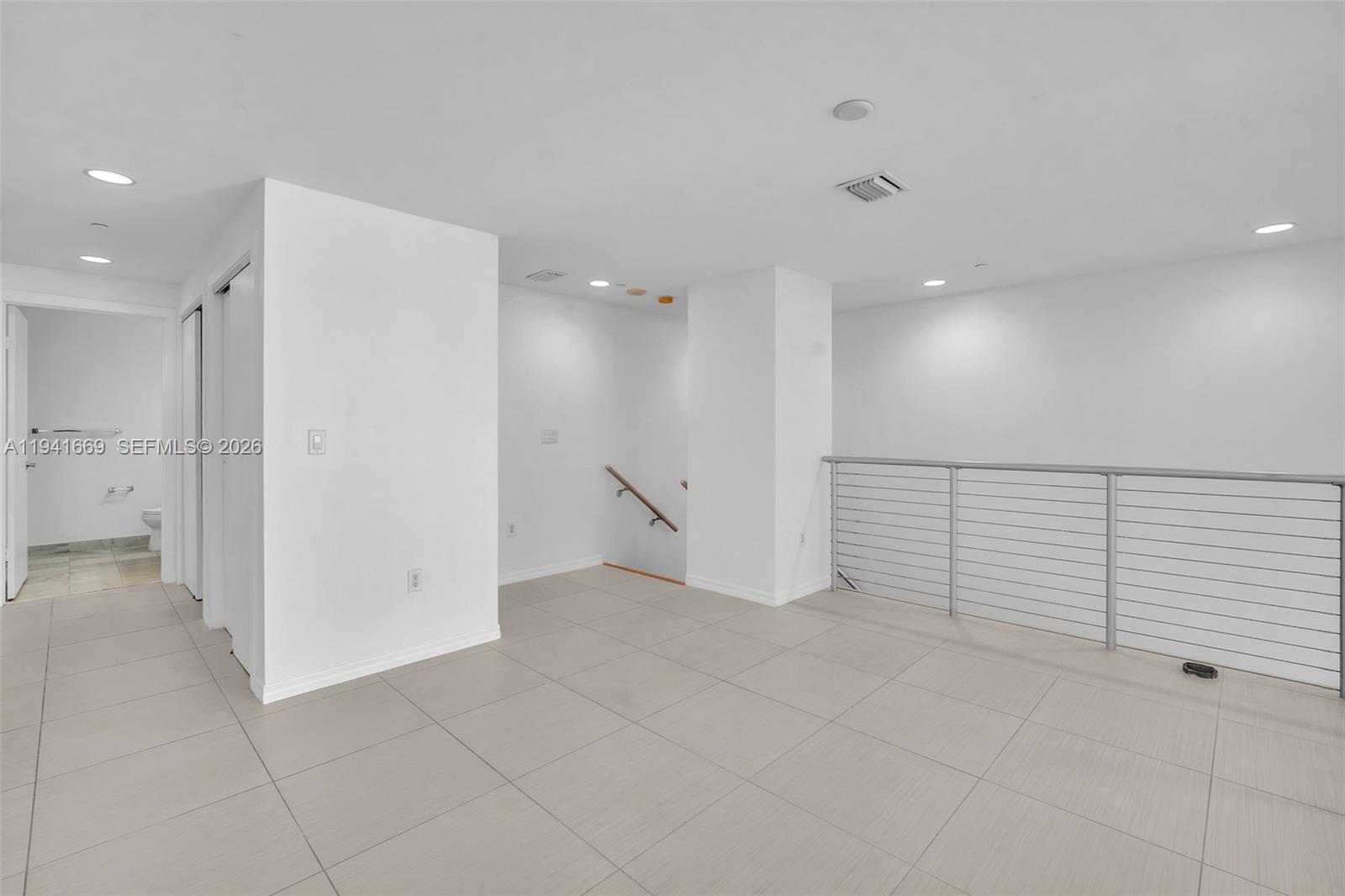 1050 Brickell Ave # 2418