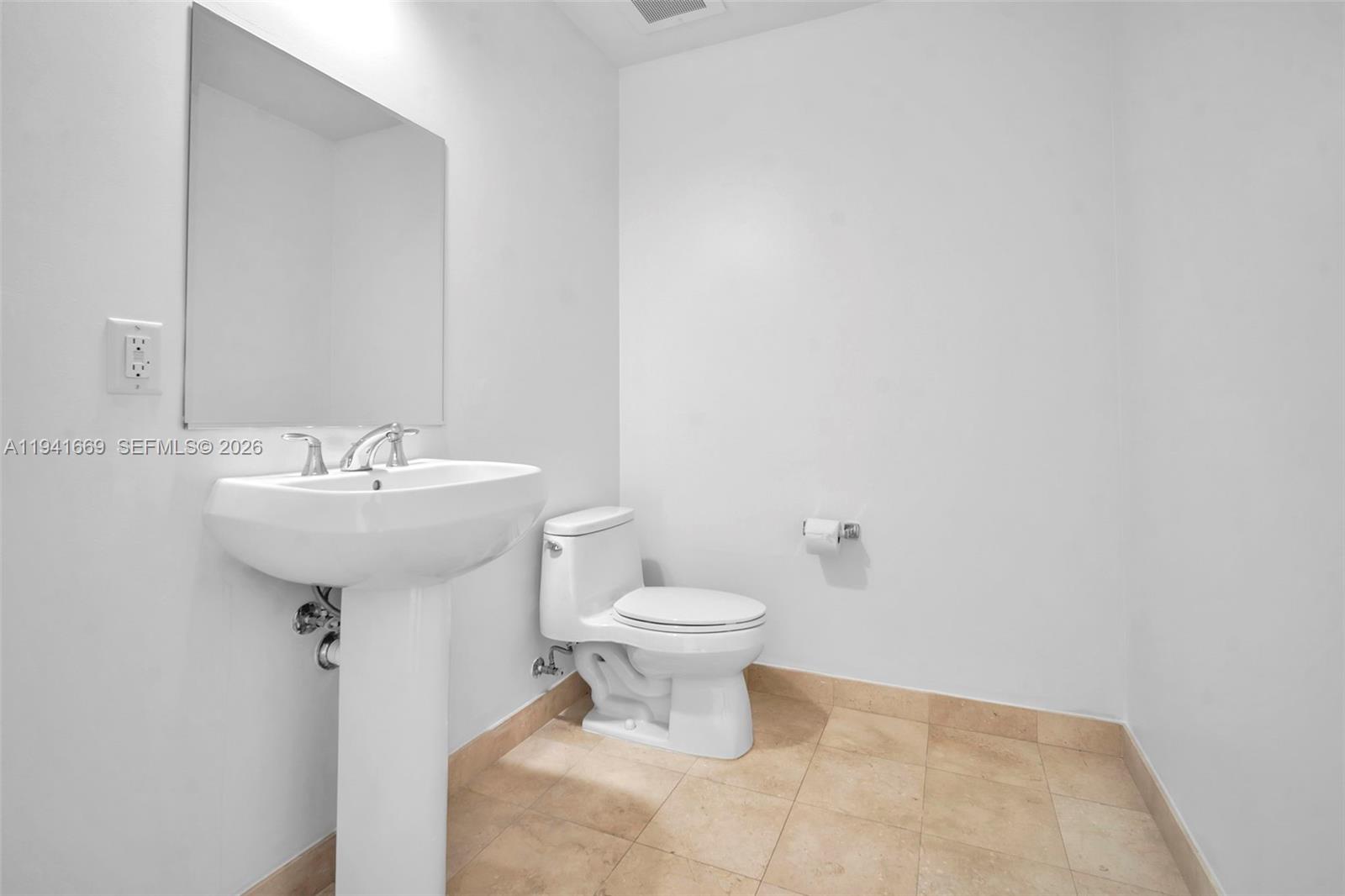 1050 Brickell Ave # 2418