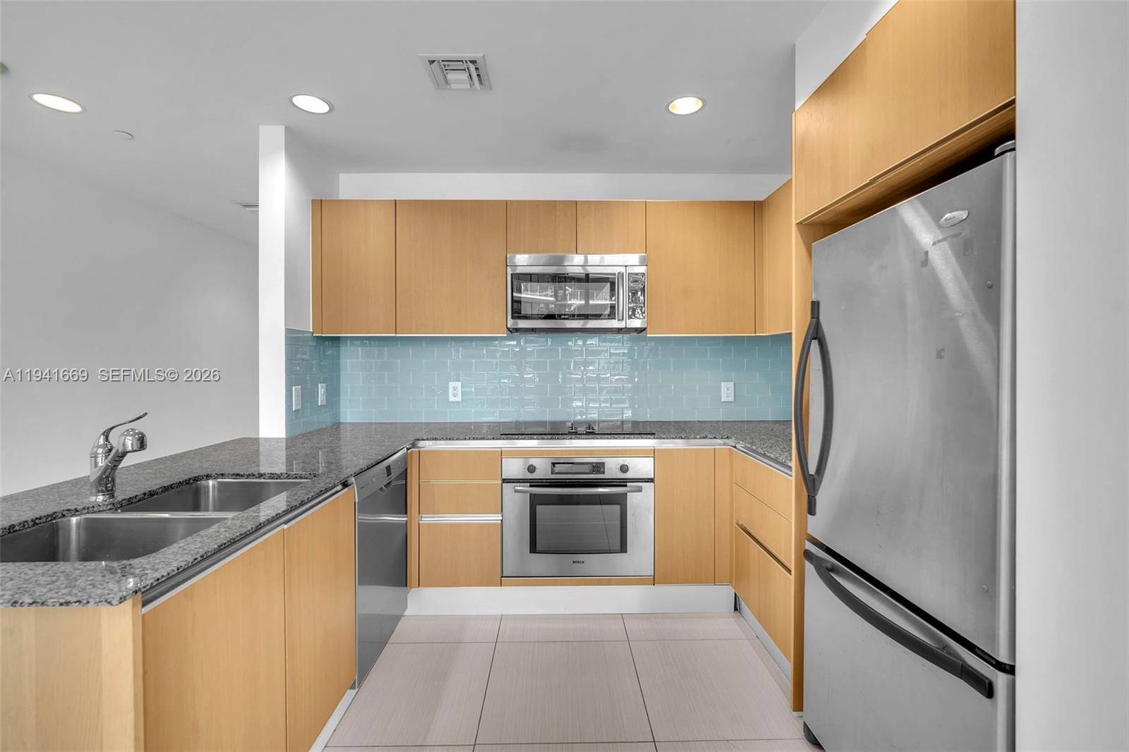 1050 Brickell Ave # 2418