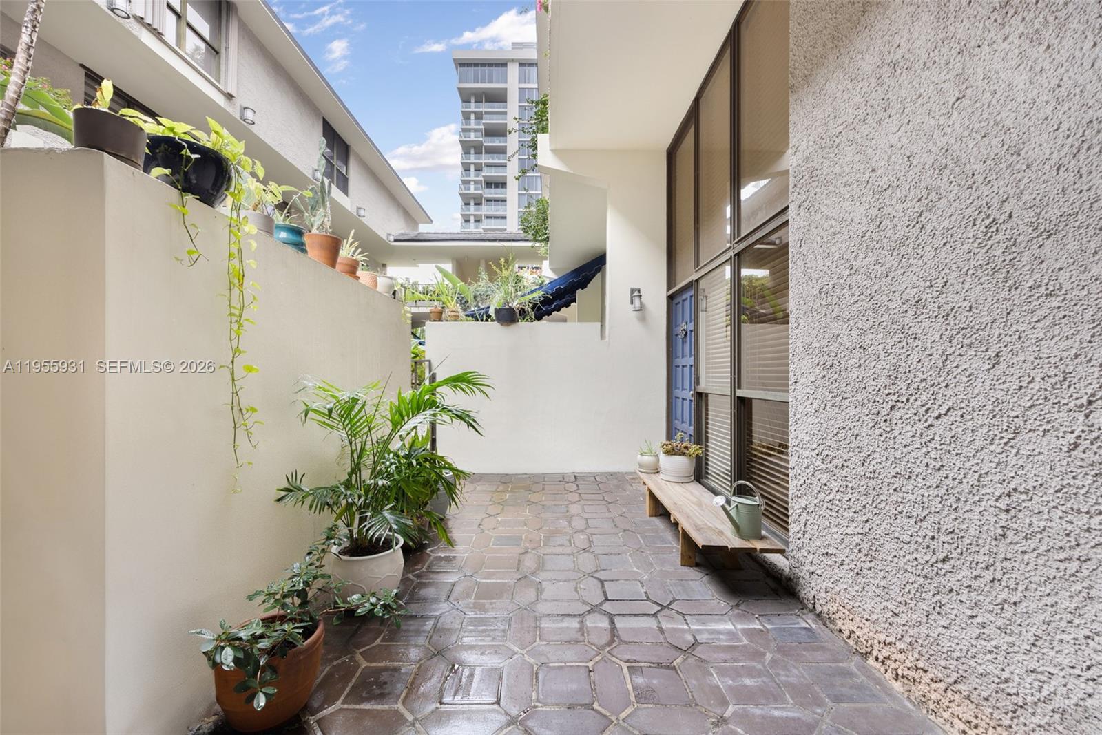 2666 Tigertail Ave # 111