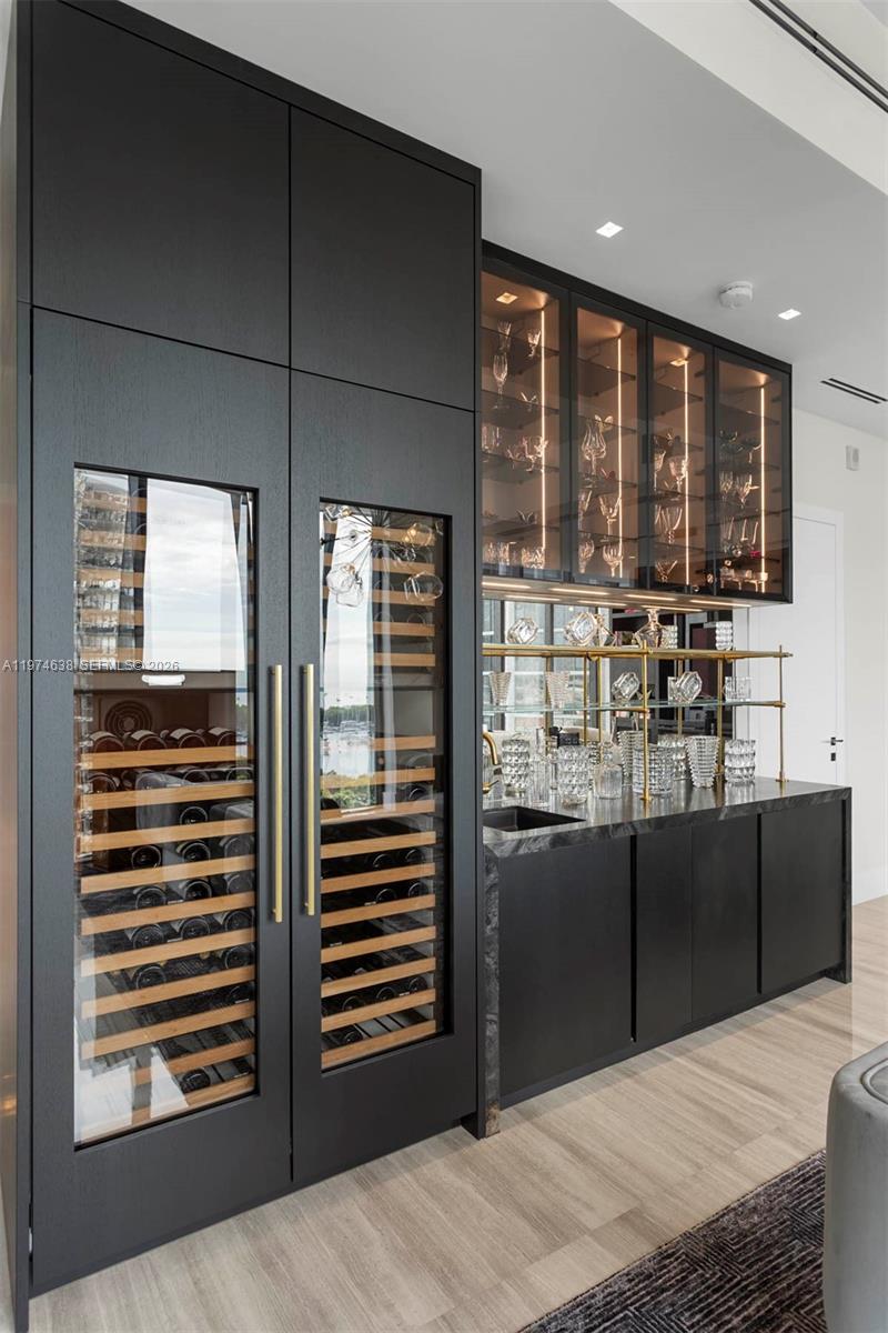 2821 S Bayshore Dr # 8A