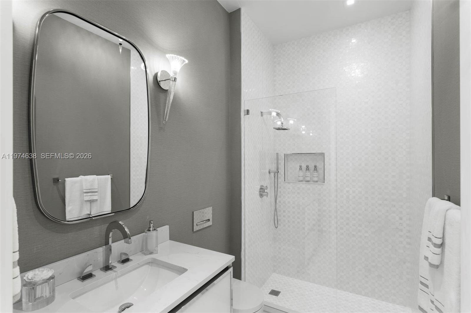 2821 S Bayshore Dr # 8A