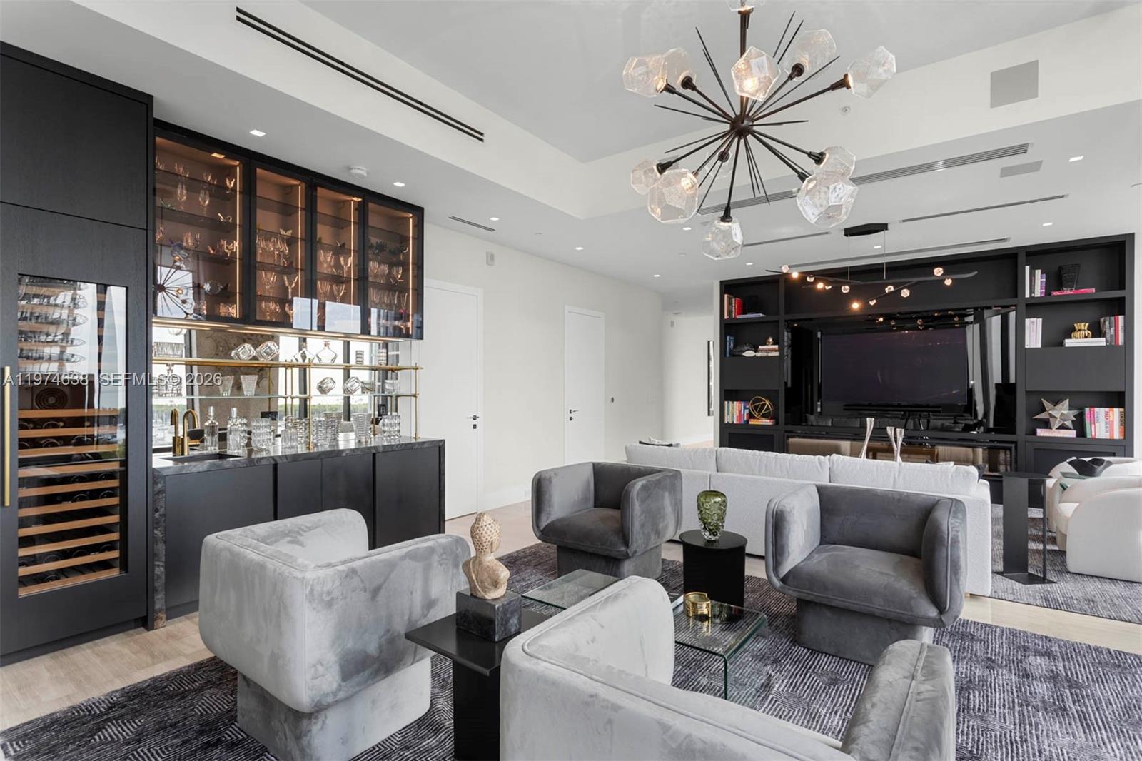 2821 S Bayshore Dr # 8A