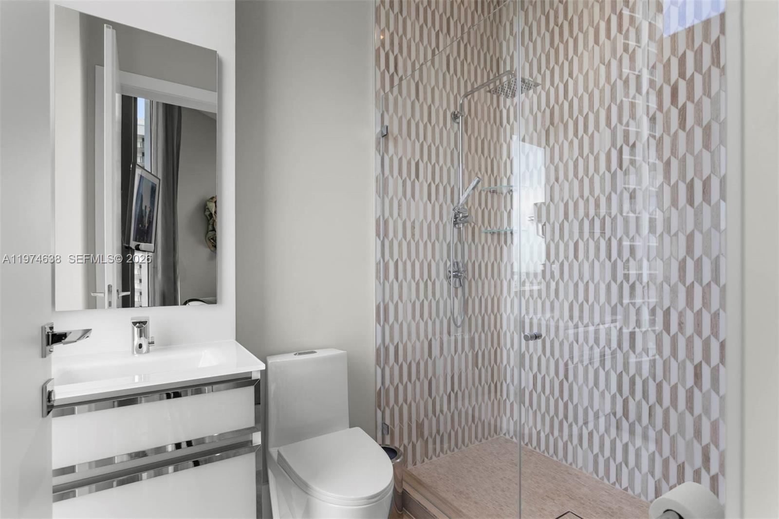 2821 S Bayshore Dr # 8A