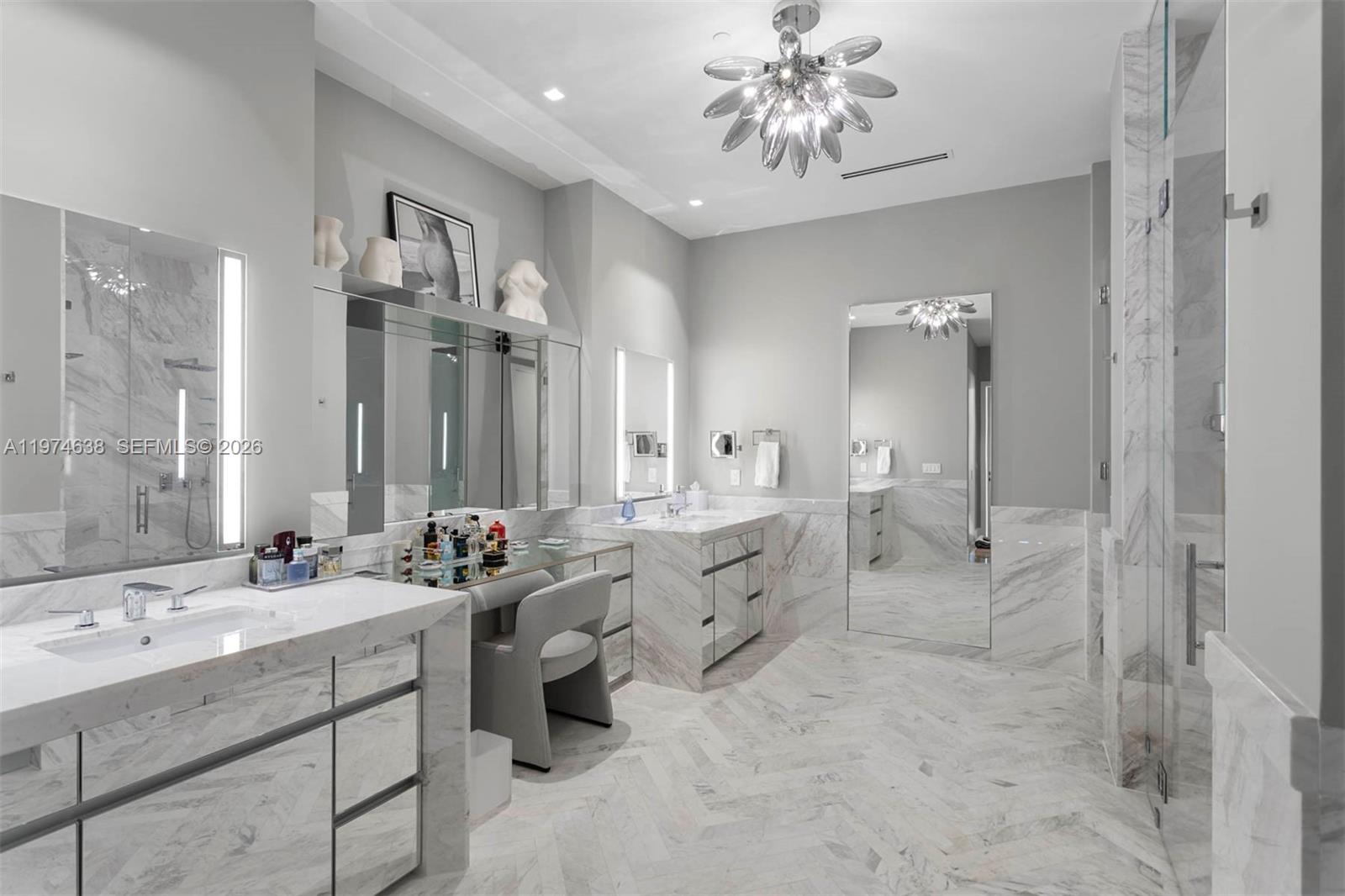 2821 S Bayshore Dr # 8A