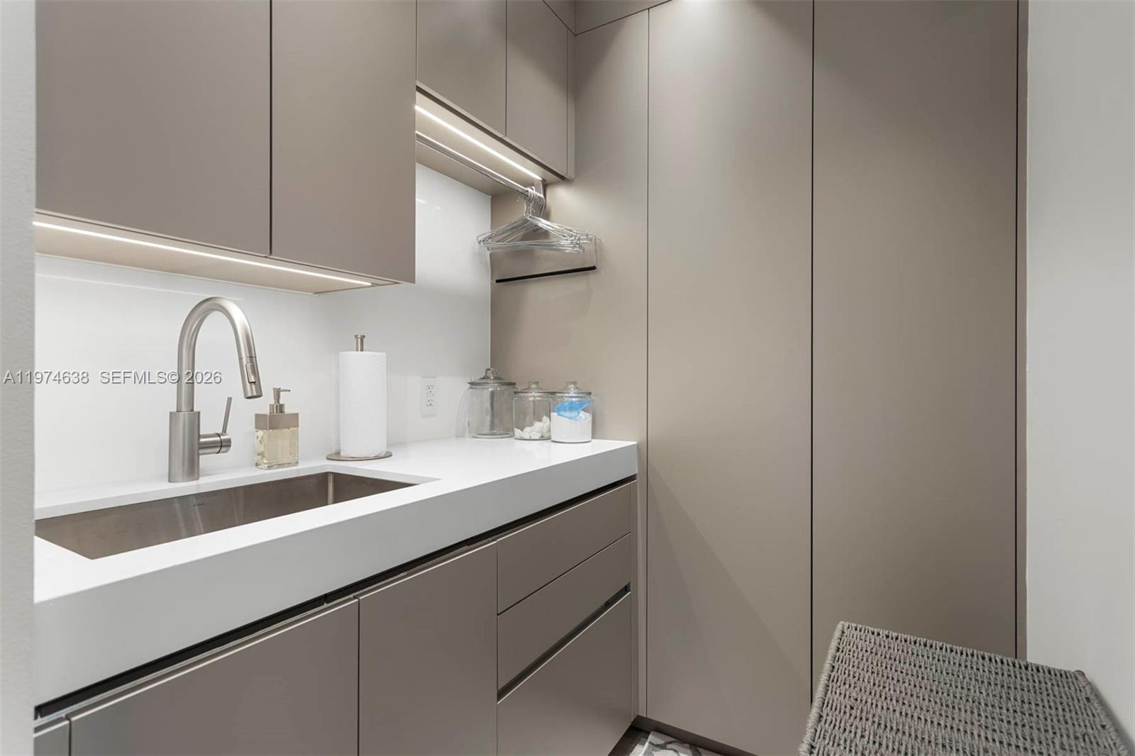 2821 S Bayshore Dr # 8A