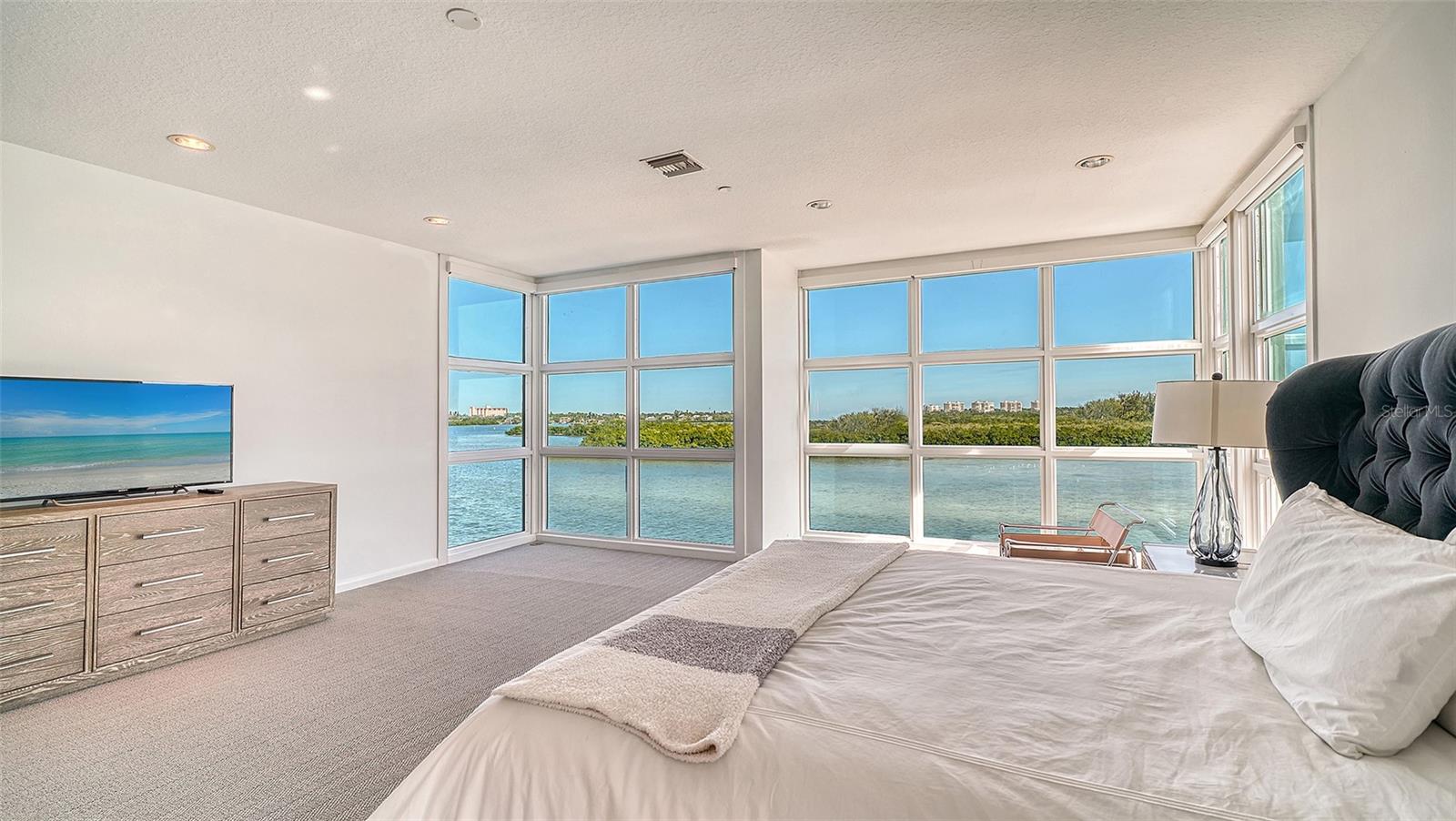 9137 MIDNIGHT PASS RD