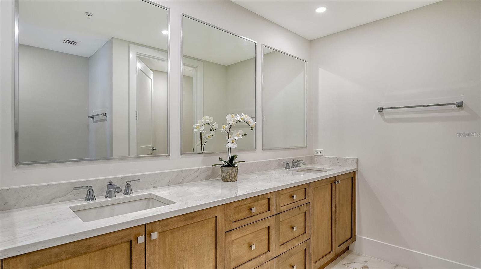 1035 SEASIDE DR #301